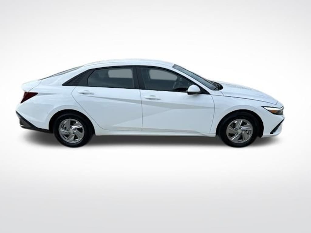 Used 2026 Hyundai Elantra SE Sedan