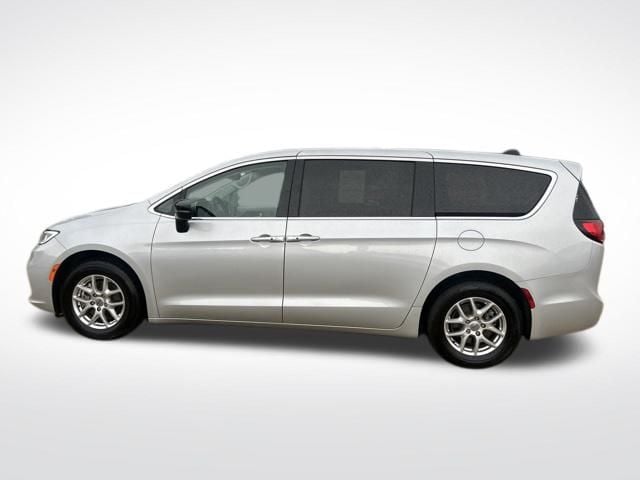 2024 Chrysler Pacifica Touring L - Photo 6