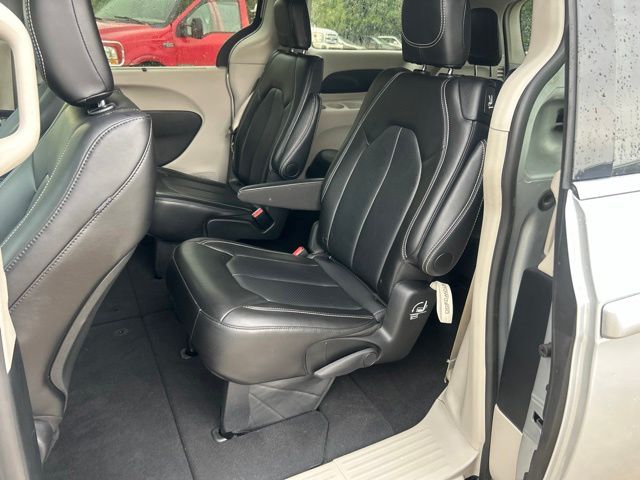 2024 Chrysler Pacifica Touring L - Photo 19