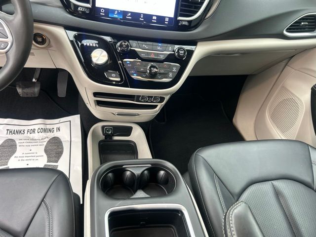 2024 Chrysler Pacifica Touring L - Photo 16