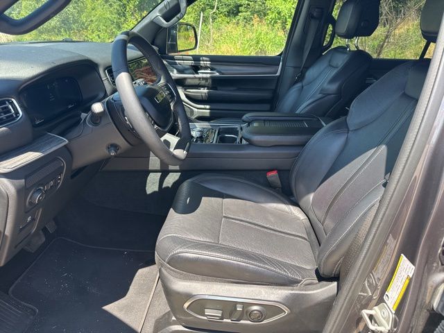 2024 Jeep Wagoneer L Series II - Photo 13