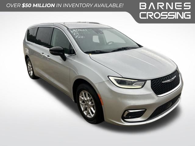 2024 Chrysler Pacifica Touring L's photo