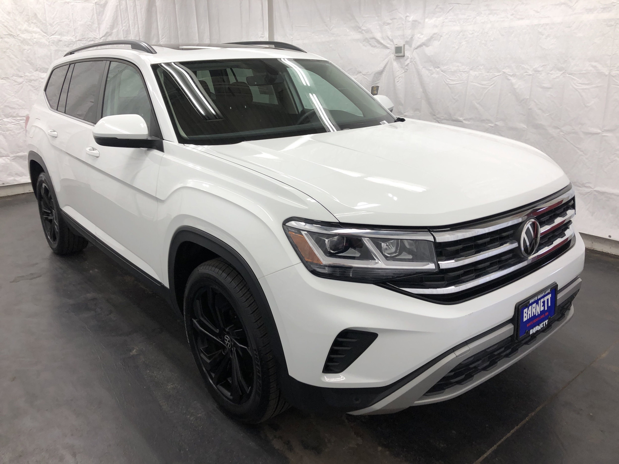 Used 2022 Volkswagen Atlas SE w/Tech with VIN 1V2KR2CA0NC553380 for sale in Saint Paul, Minnesota