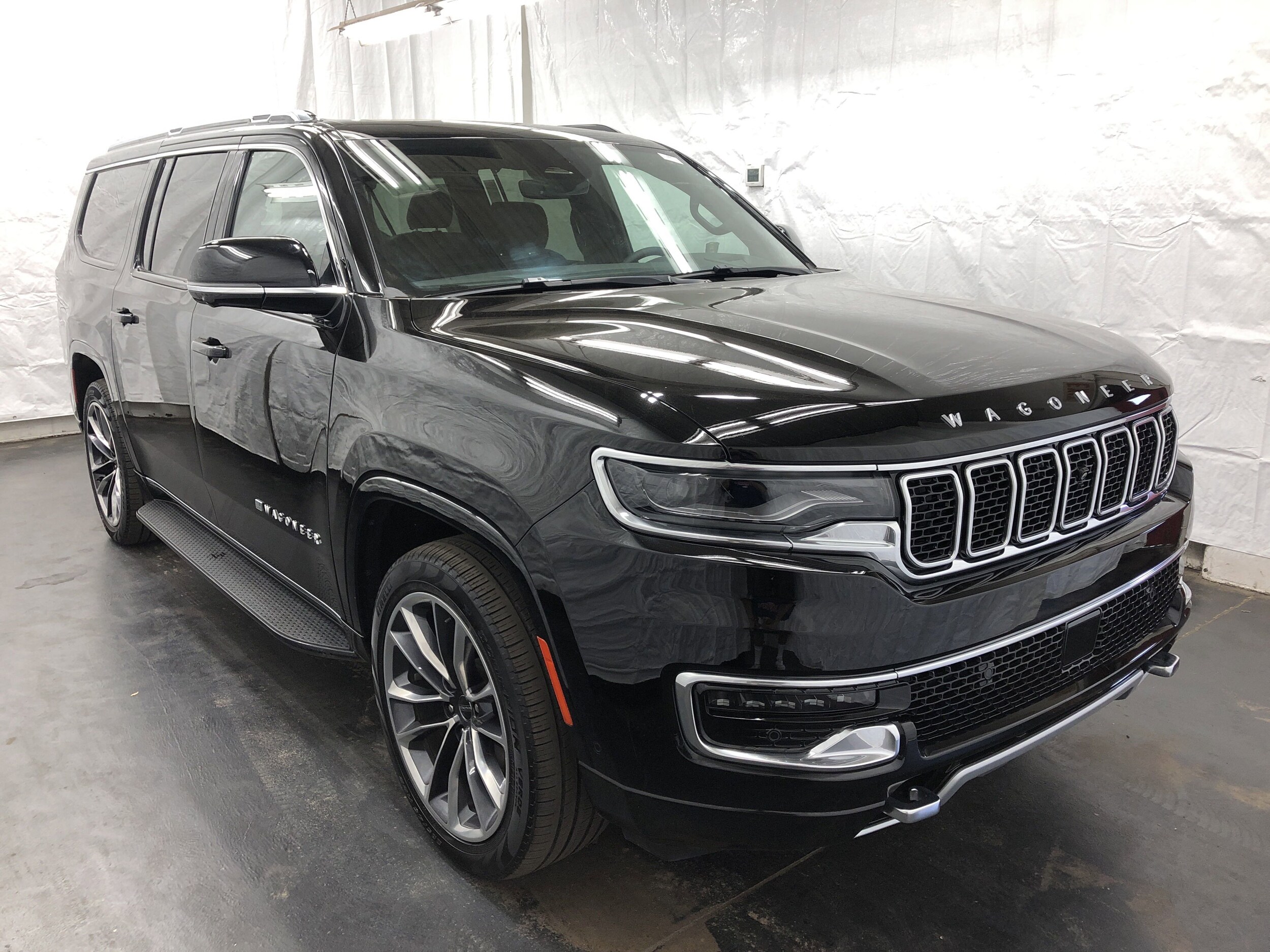 2024 Jeep Wagoneer L Series II photo 2