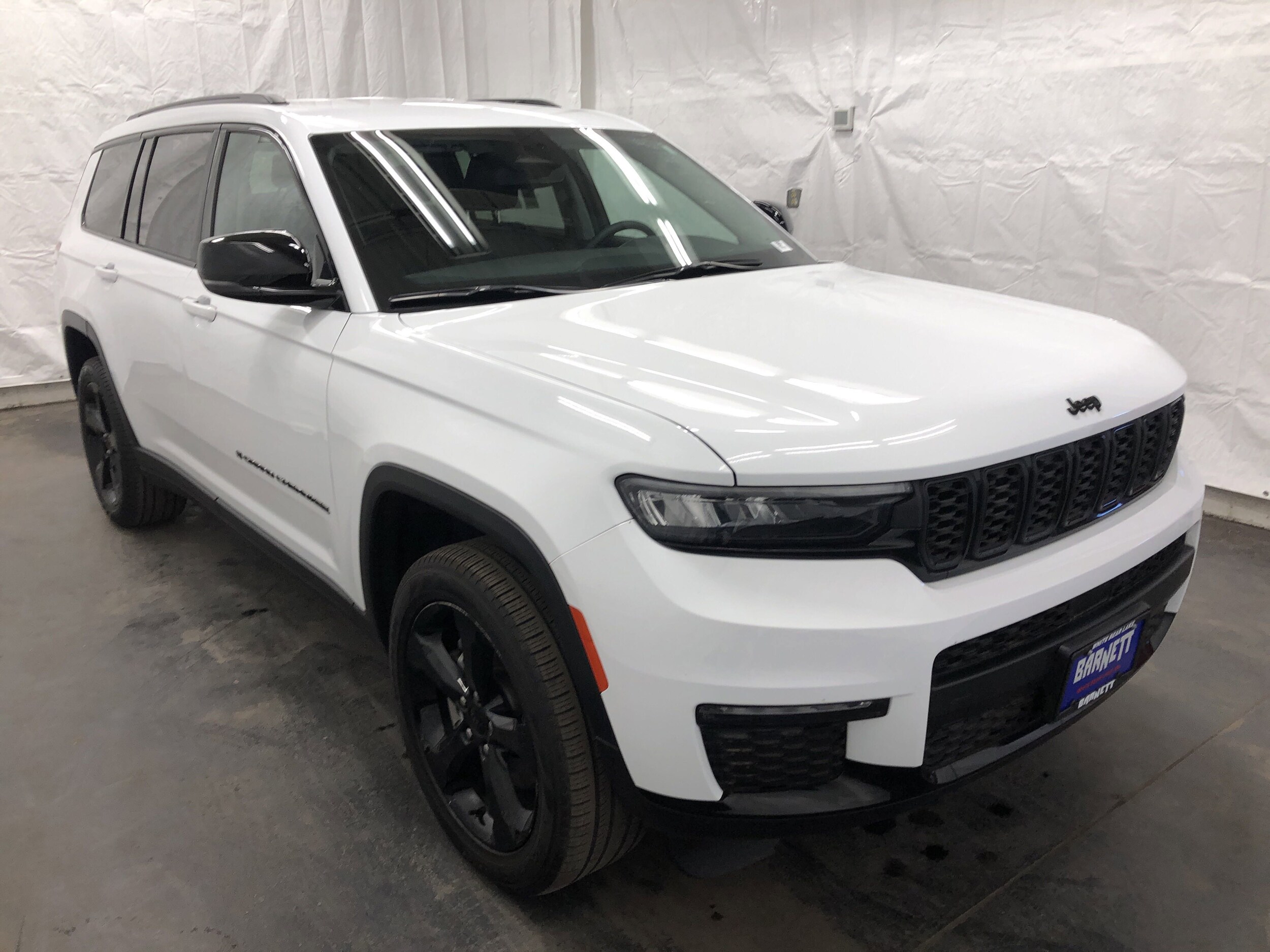 2023 Jeep Grand Cherokee Limited photo 2