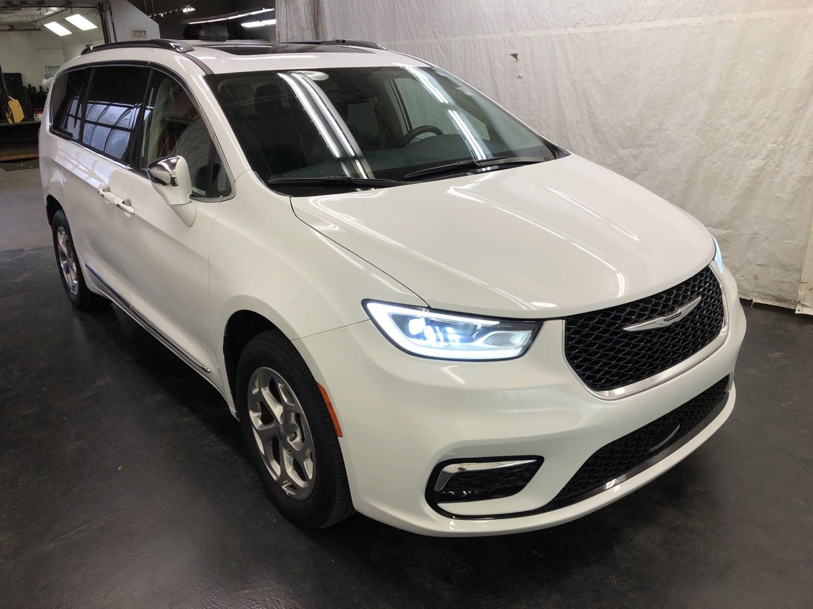 Used 2021 Chrysler Pacifica Limited with VIN 2C4RC3GG8MR549055 for sale in White Bear Lake, Minnesota