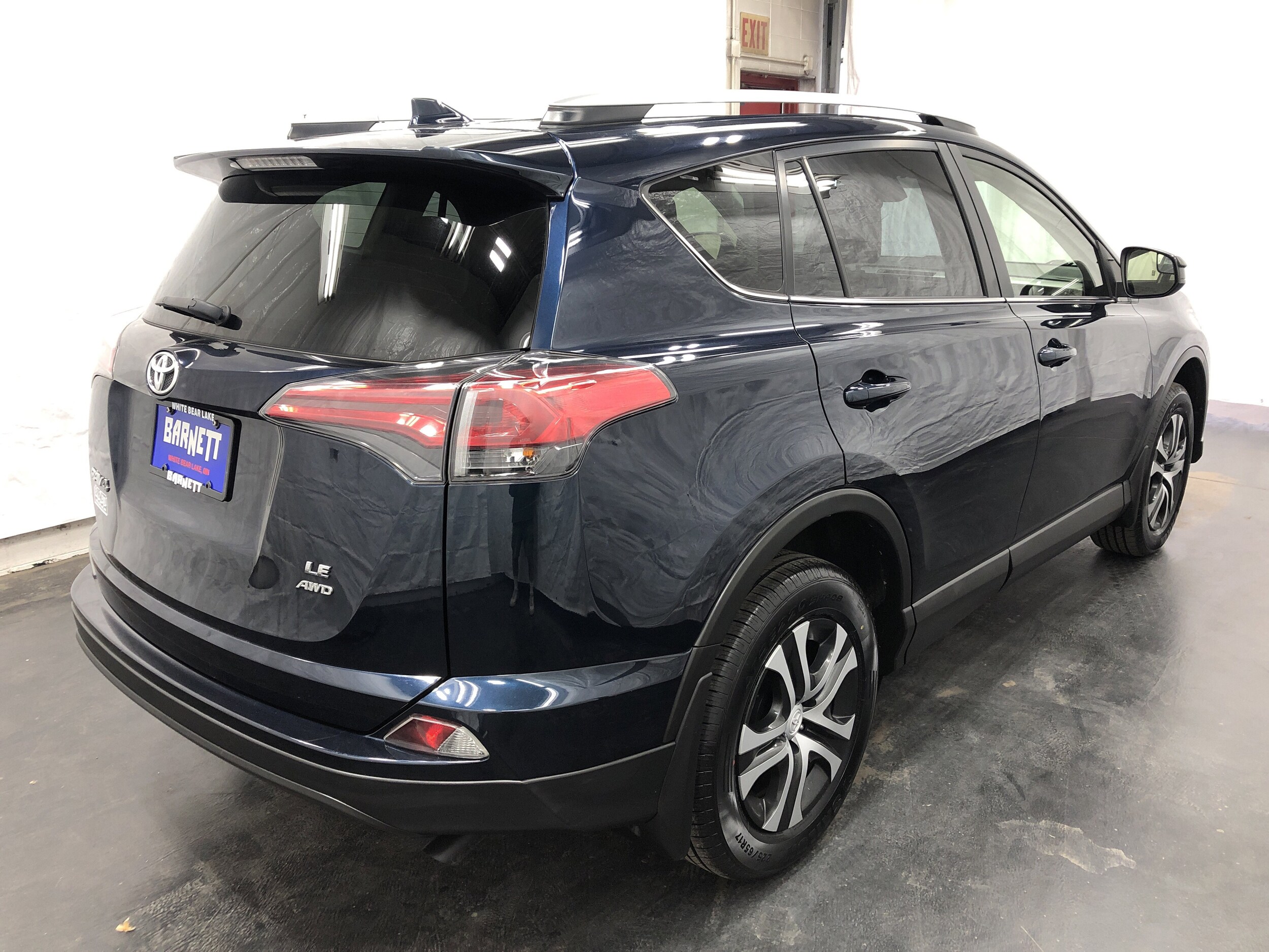 2018 Toyota RAV4 LE photo 3