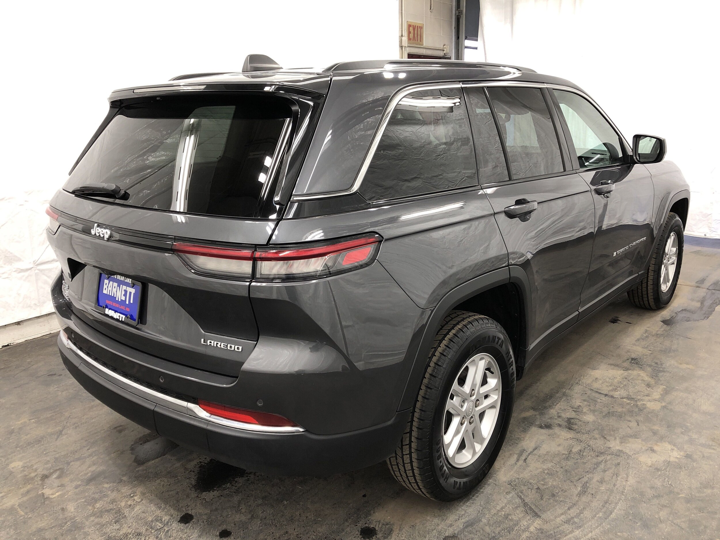 2024 Jeep Grand Cherokee Laredo photo 3