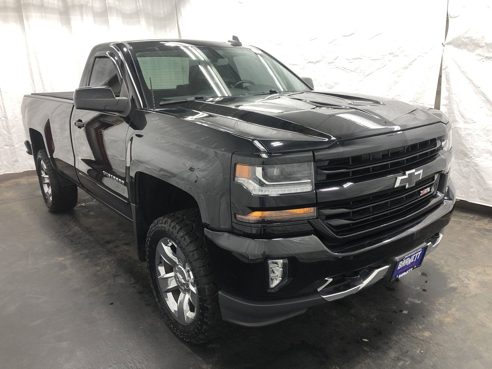 Used 2018 Chevrolet Silverado 1500 LT Z71 with VIN 1GCNKRECXJZ118741 for sale in White Bear Lake, Minnesota