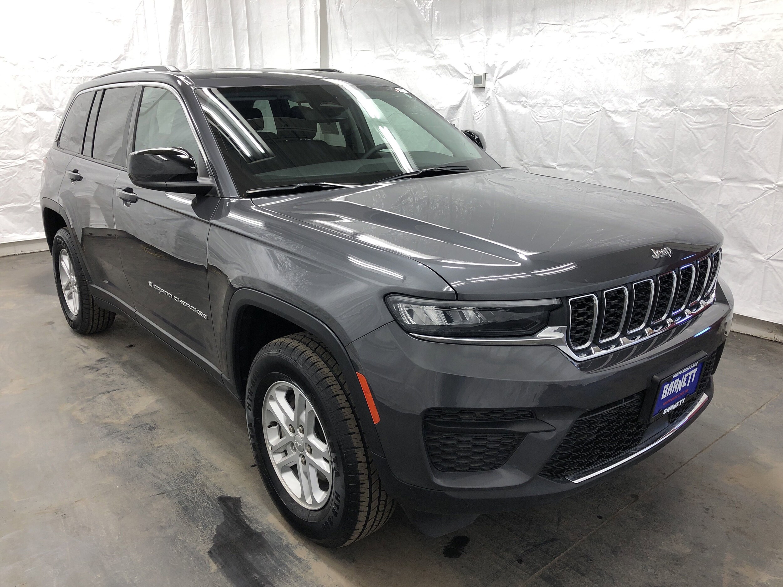 2024 Jeep Grand Cherokee Laredo photo 2