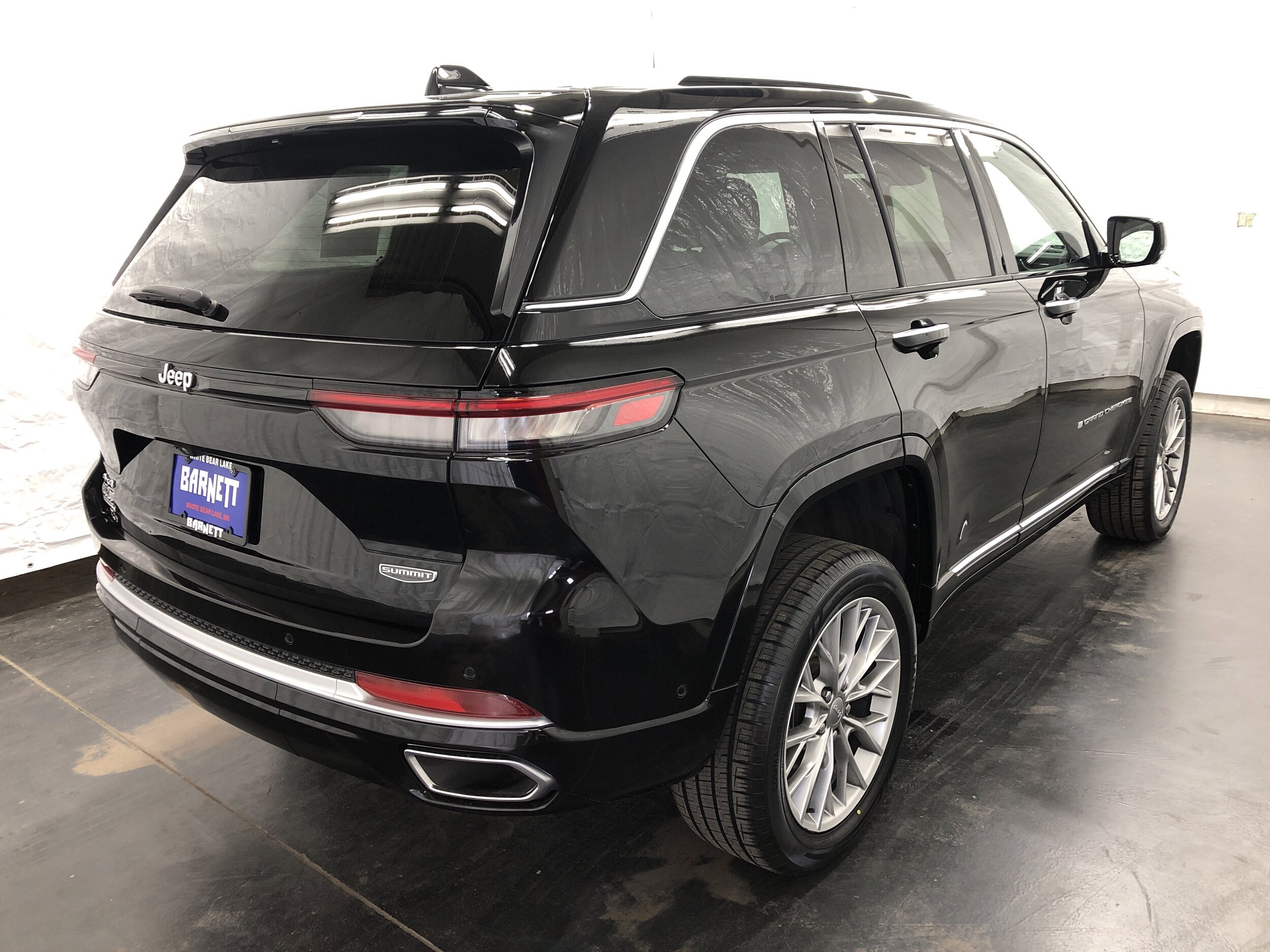 2022 Jeep Grand Cherokee Summit photo 3