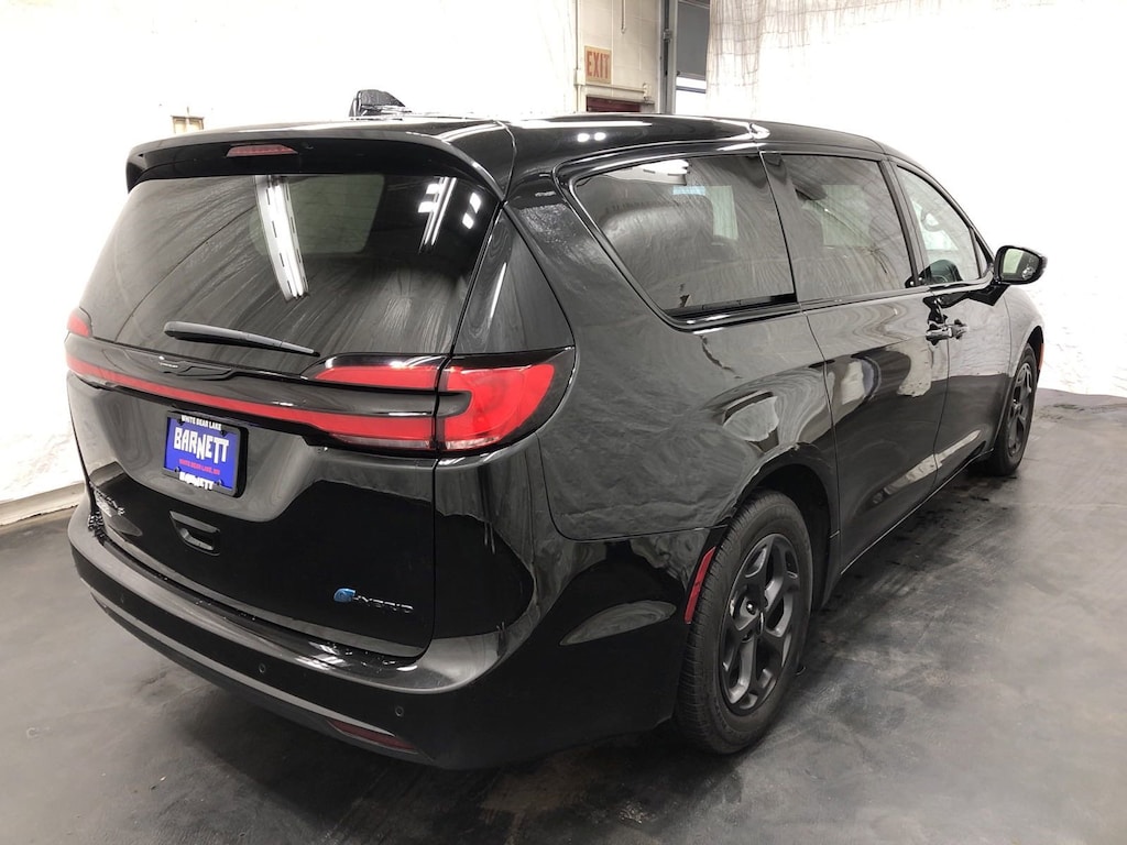 Used 2023 Chrysler Pacifica Plug-In Hybrid Hybrid Limited Van Passenger Van