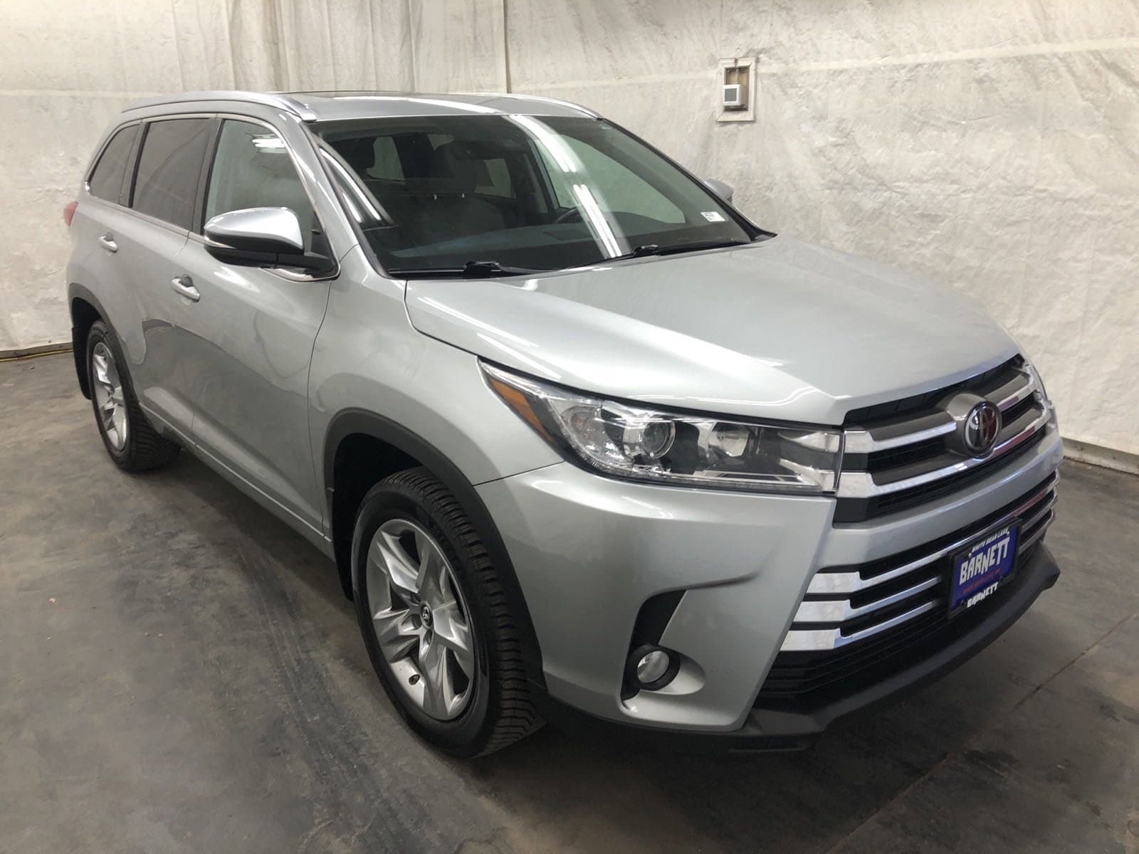 Used 2018 Toyota Highlander Limited with VIN 5TDDZRFHXJS888537 for sale in White Bear Lake, Minnesota
