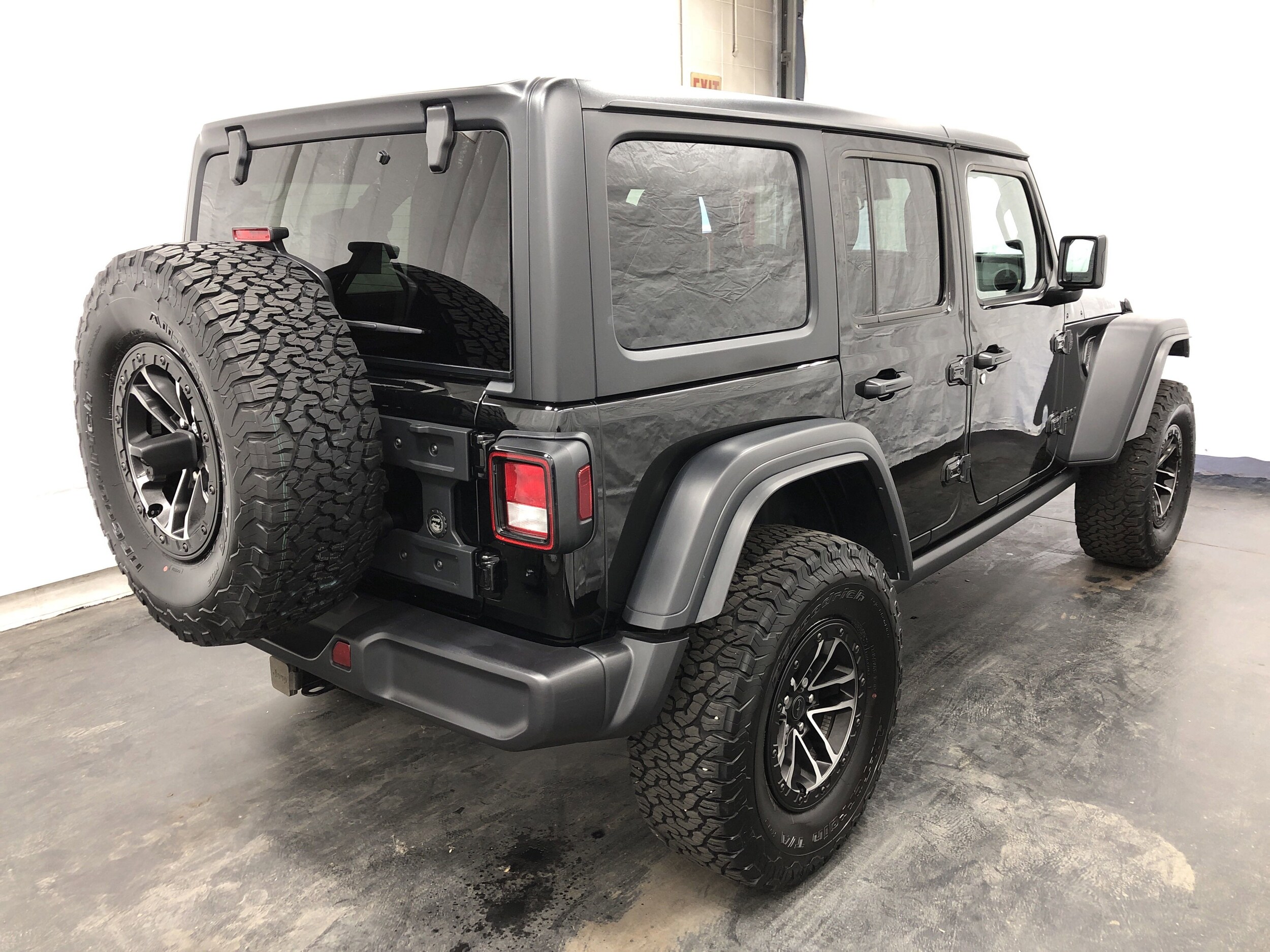 2024 Jeep Wrangler Willys photo 3