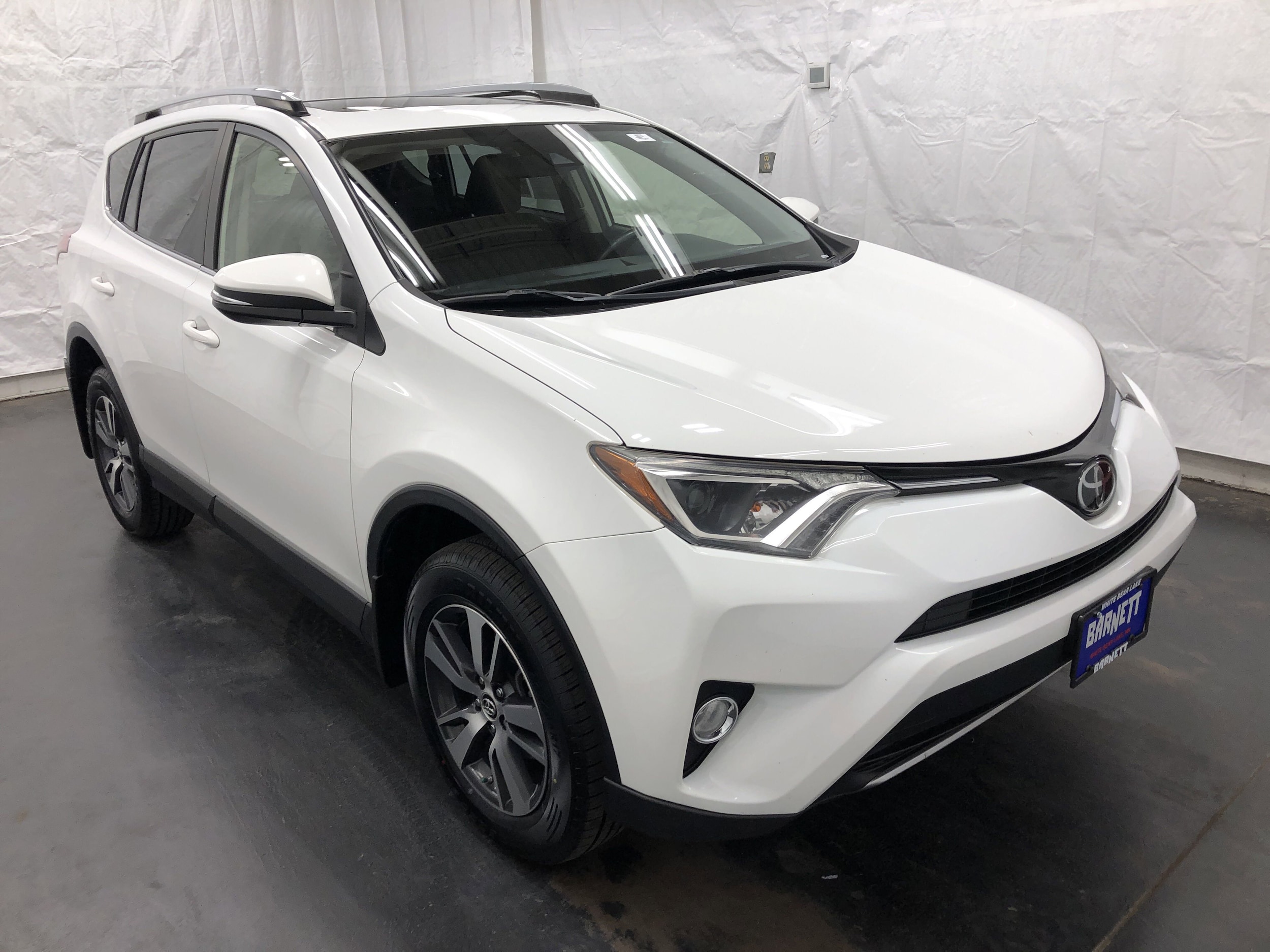 Used 2018 Toyota RAV4 XLE with VIN JTMRFREV1JJ232746 for sale in White Bear Lake, Minnesota