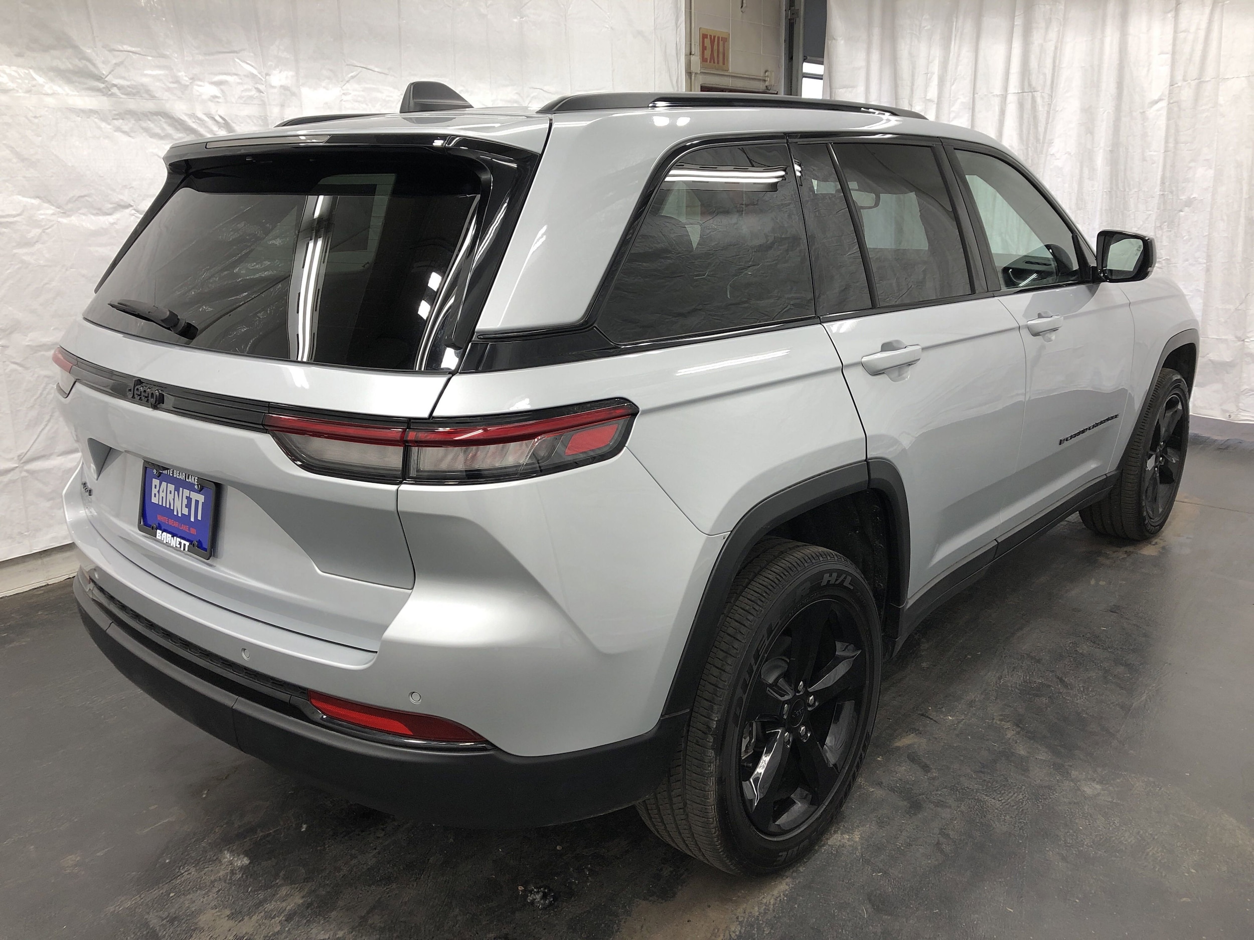 2023 Jeep Grand Cherokee Altitude photo 3