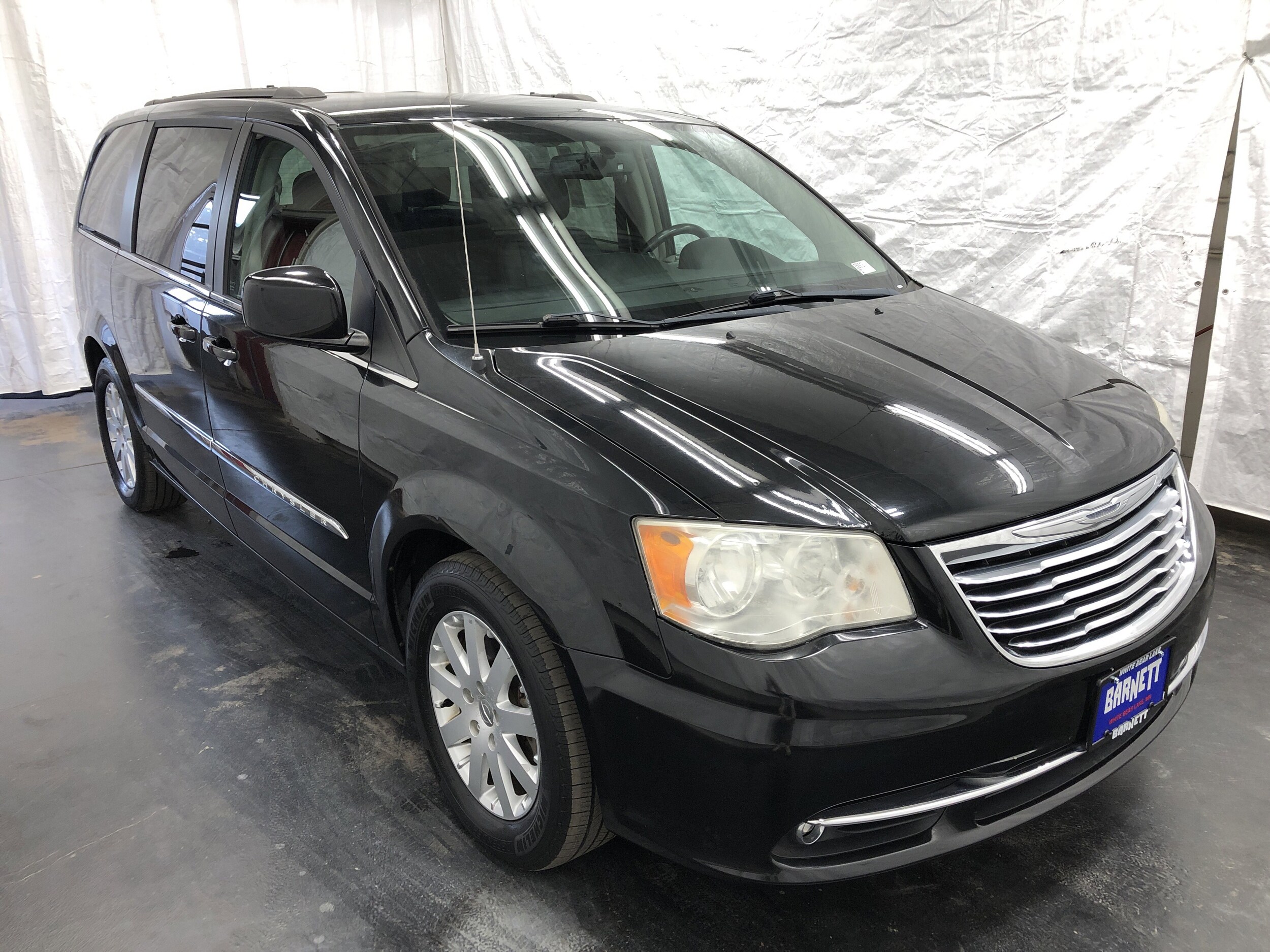2014 Chrysler Town & Country Touring photo 2