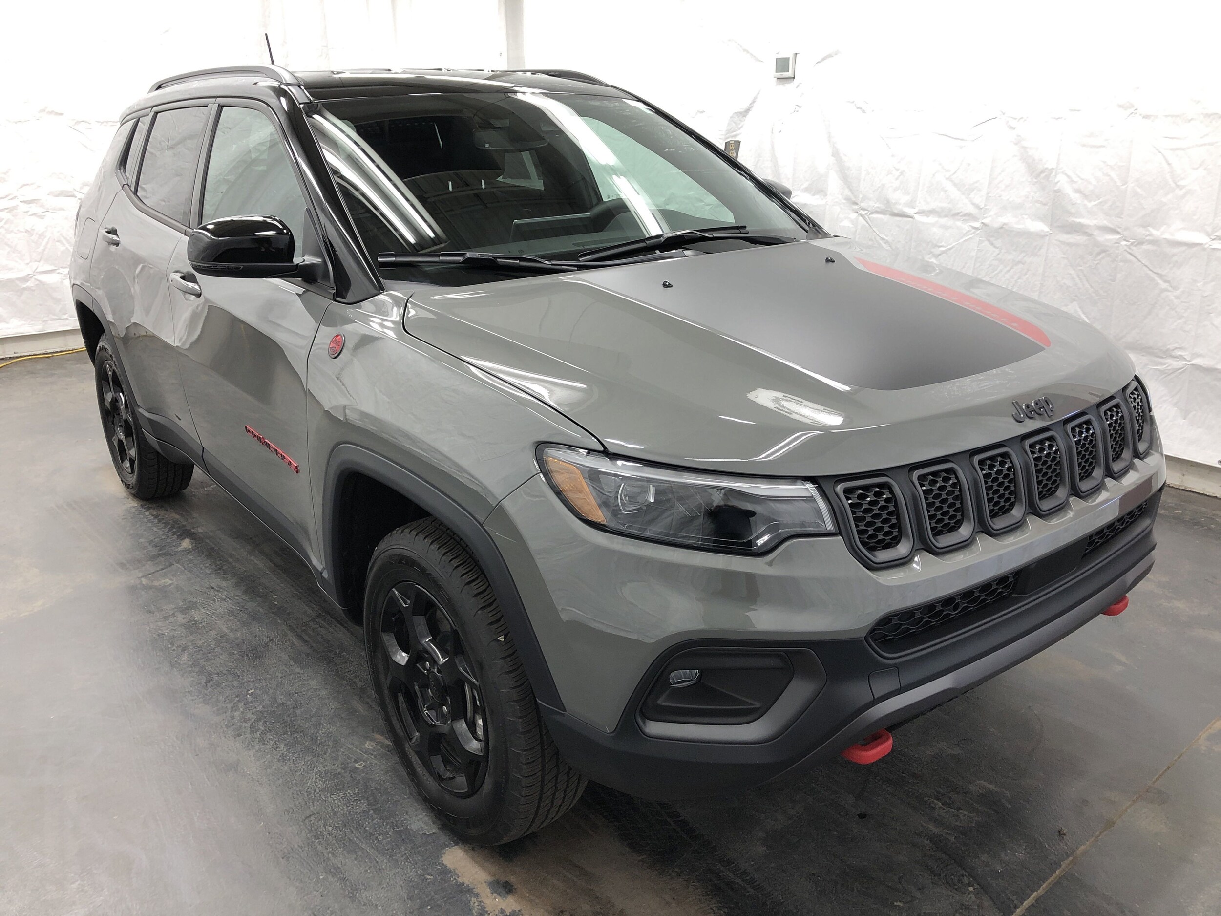 2023 Jeep Compass Trailhawk photo 2