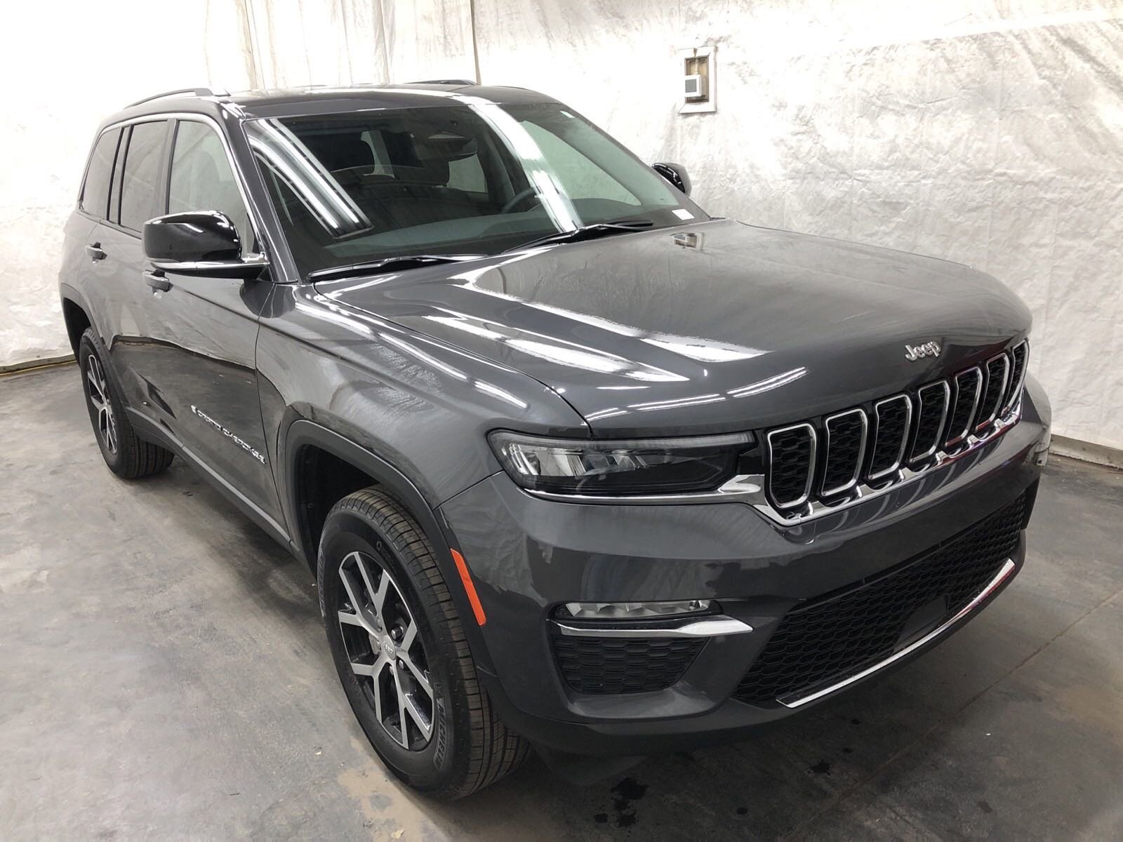 2023 Jeep Grand Cherokee Limited photo 2