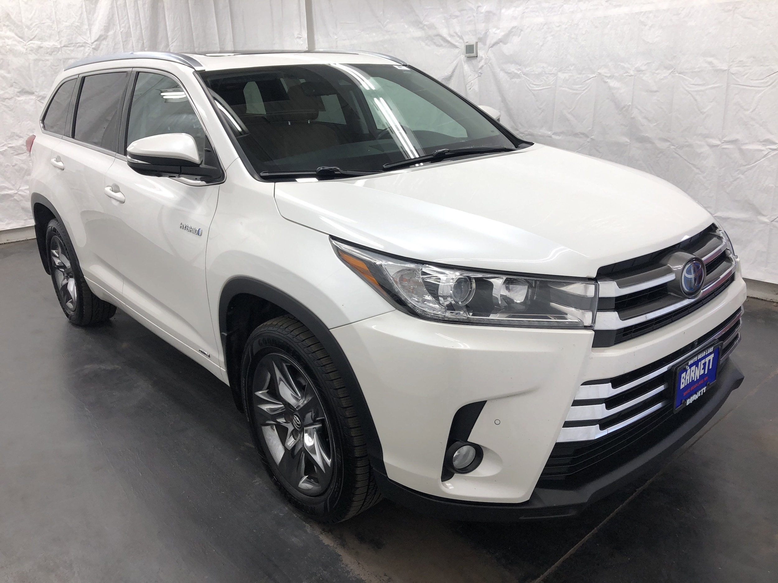 Used 2018 Toyota Highlander Limited with VIN 5TDDGRFH9JS039778 for sale in White Bear Lake, Minnesota