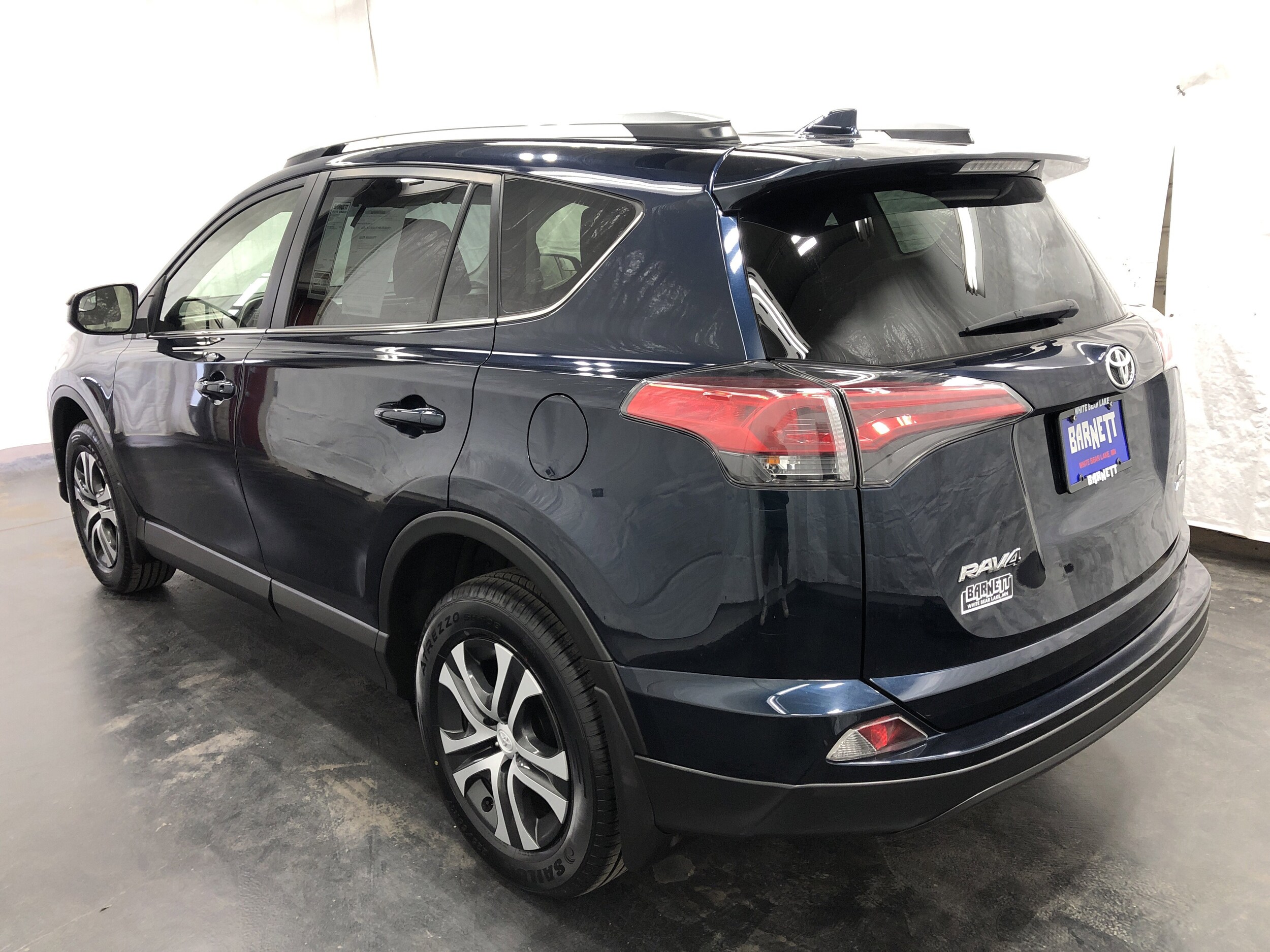 2018 Toyota RAV4 LE photo 4