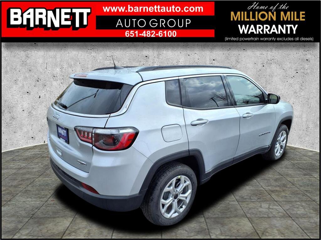 2025 Jeep Compass Latitude photo 3