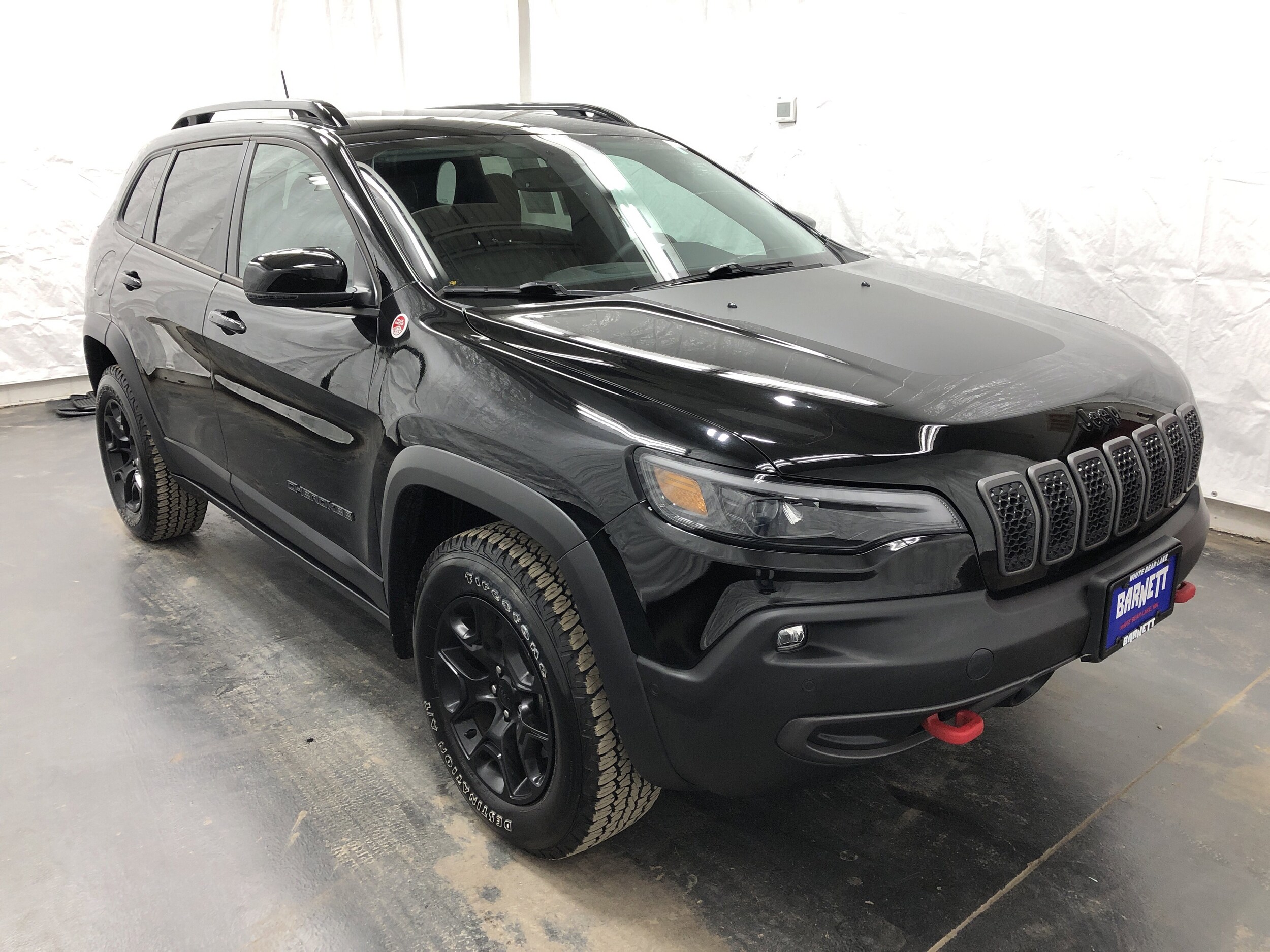 2023 Jeep Cherokee Trailhawk photo 2