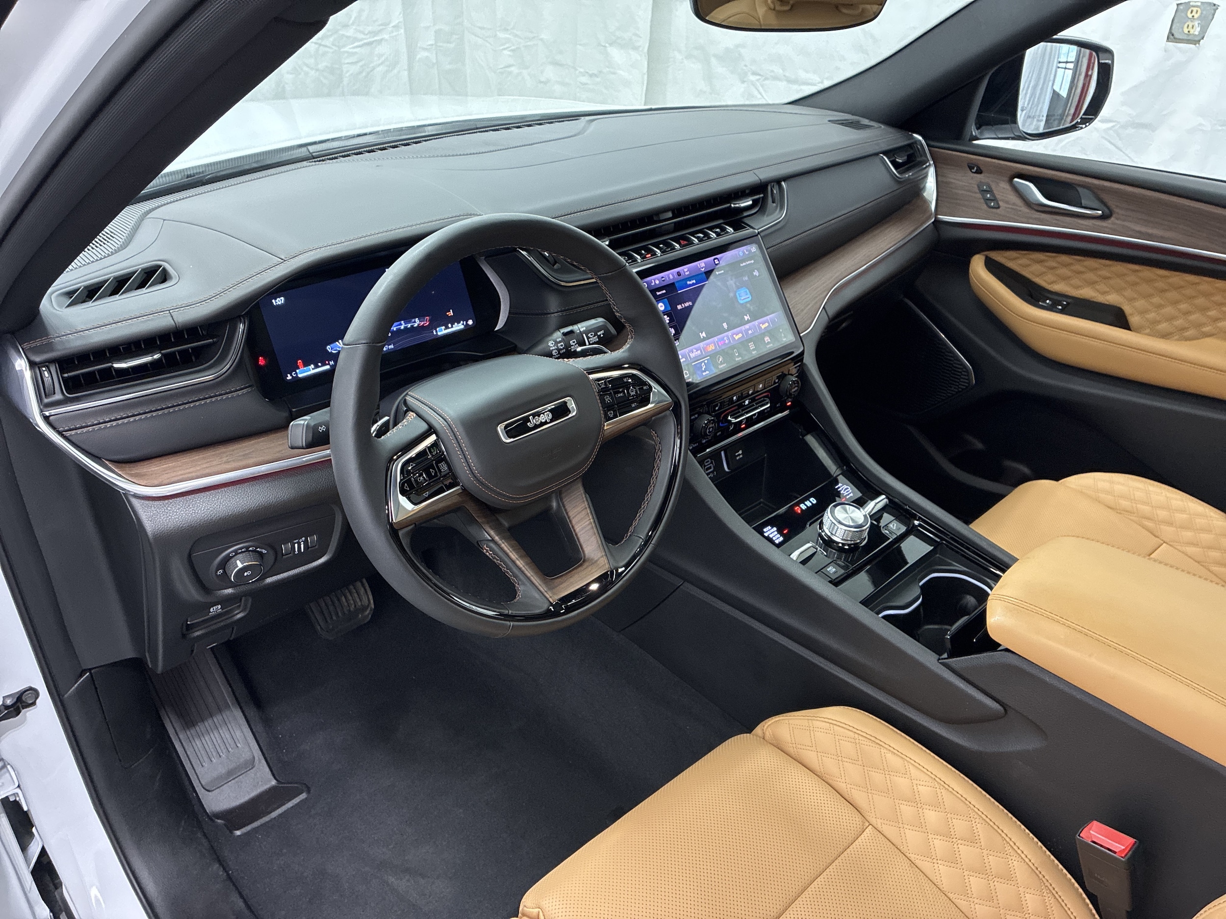 2025 Jeep Grand Cherokee Summit - Photo 17