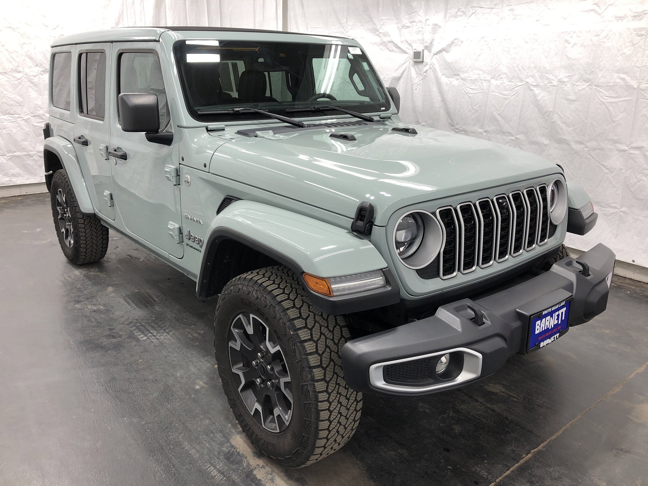 2024 Jeep Wrangler Sahara photo 2
