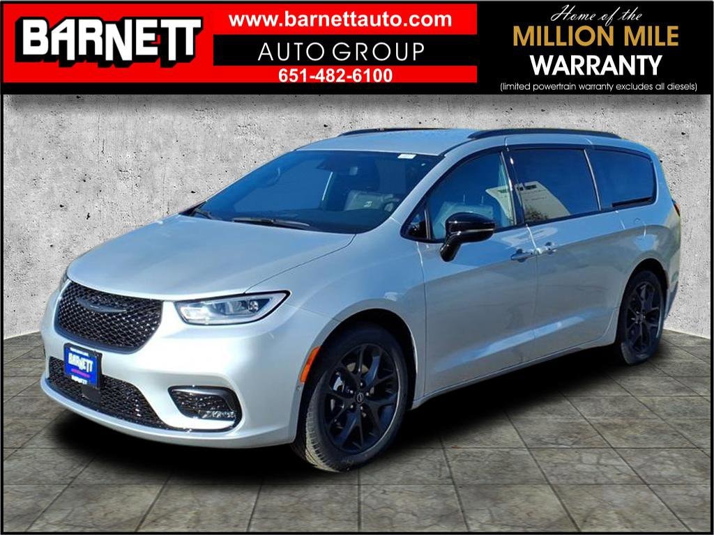 2026 Chrysler Pacifica Select's photo