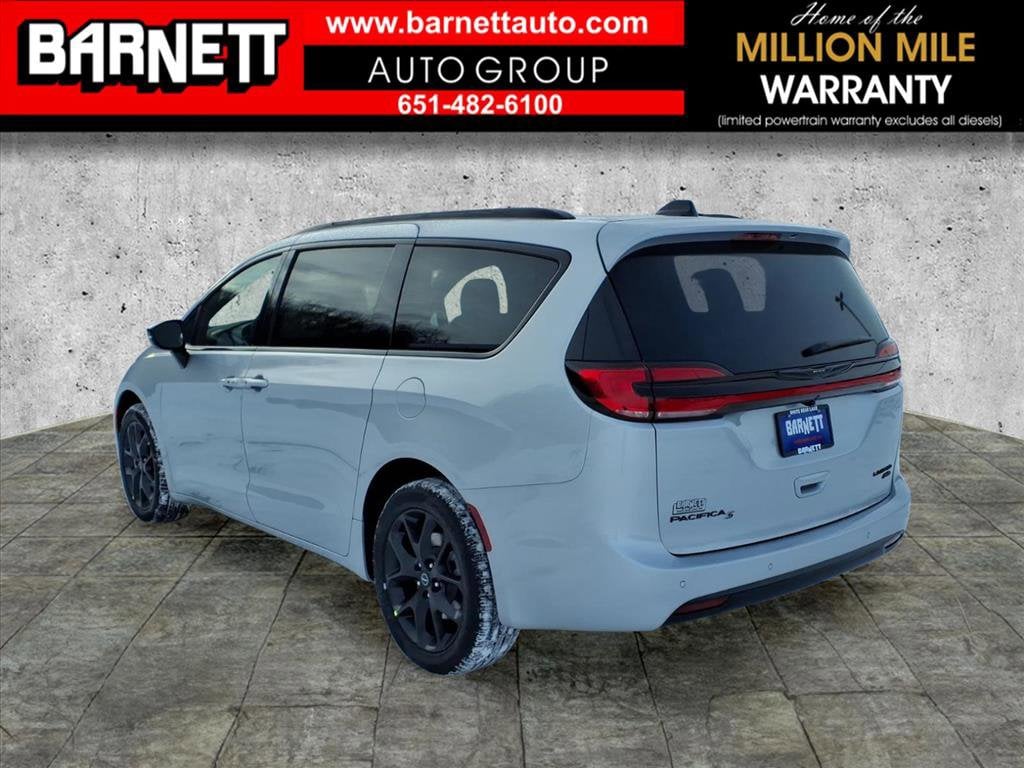 New 2026 Chrysler Pacifica LIMITED AWD Passenger Van