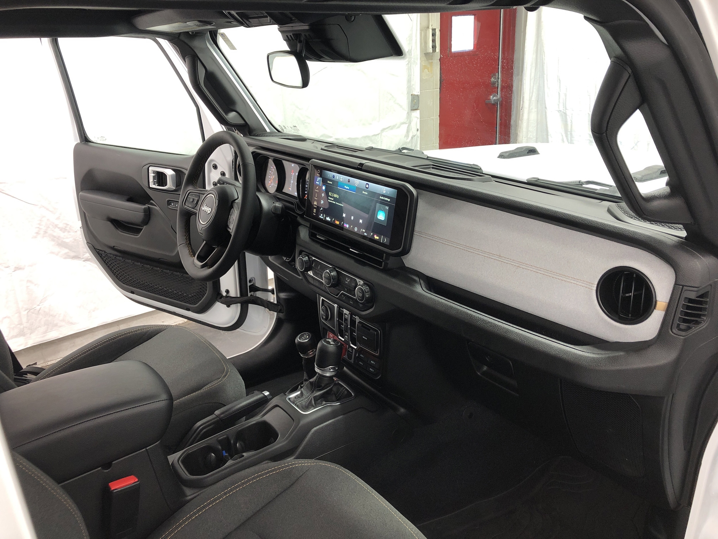 2024 Jeep Wrangler 4-Door Willys - Photo 10