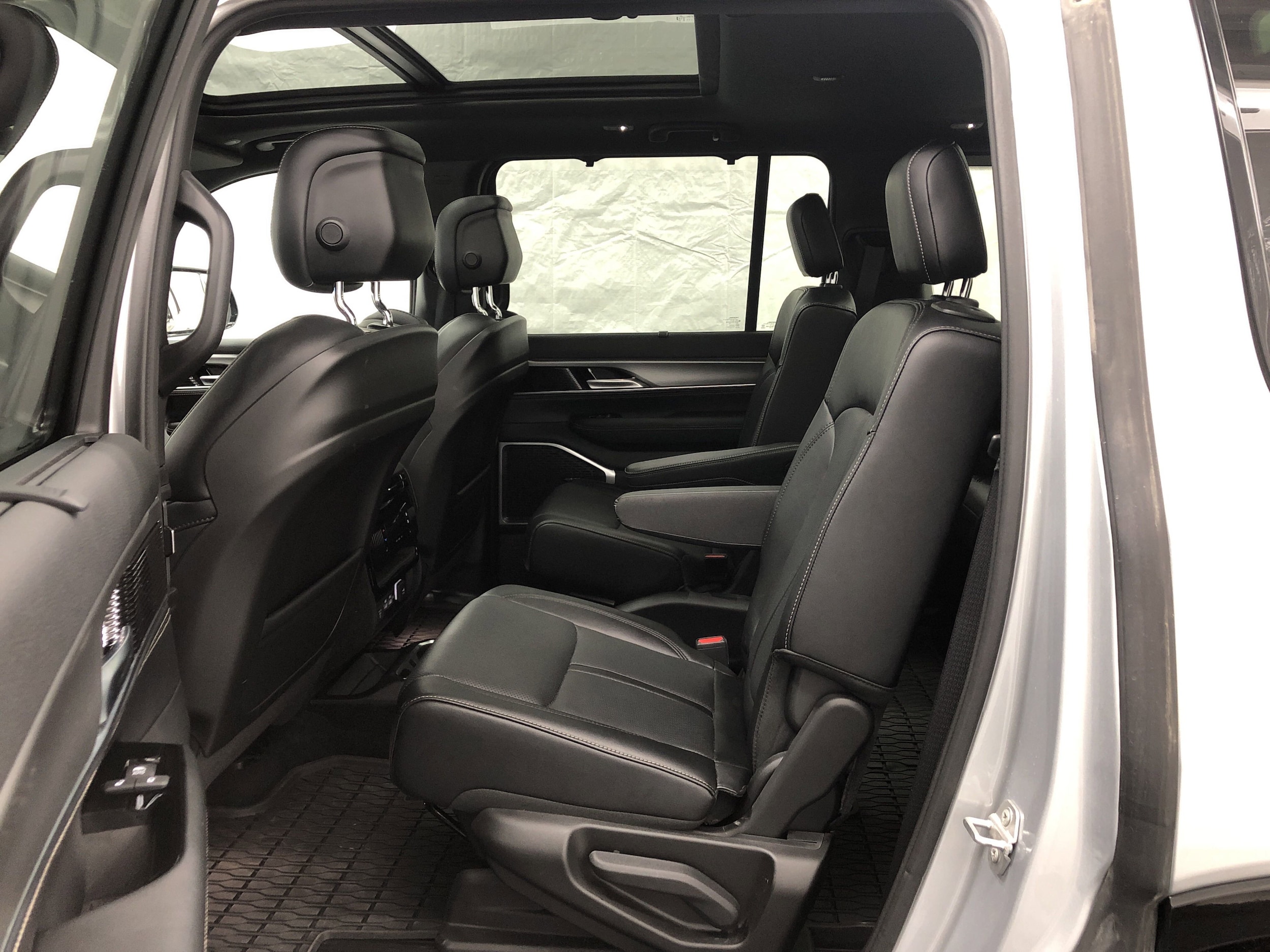 2024 Jeep Wagoneer Series II - Photo 9