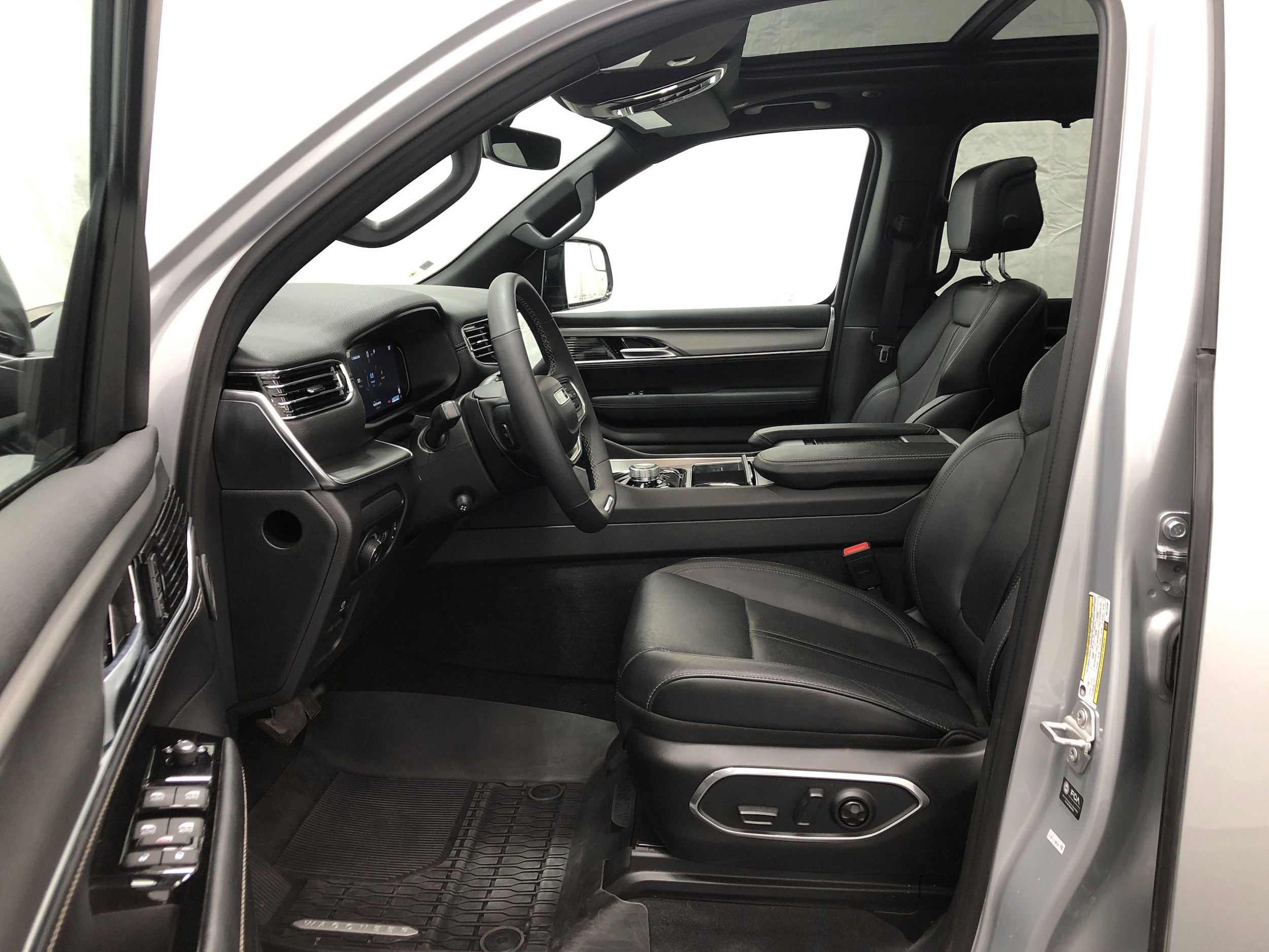 2024 Jeep Wagoneer Series II - Photo 10