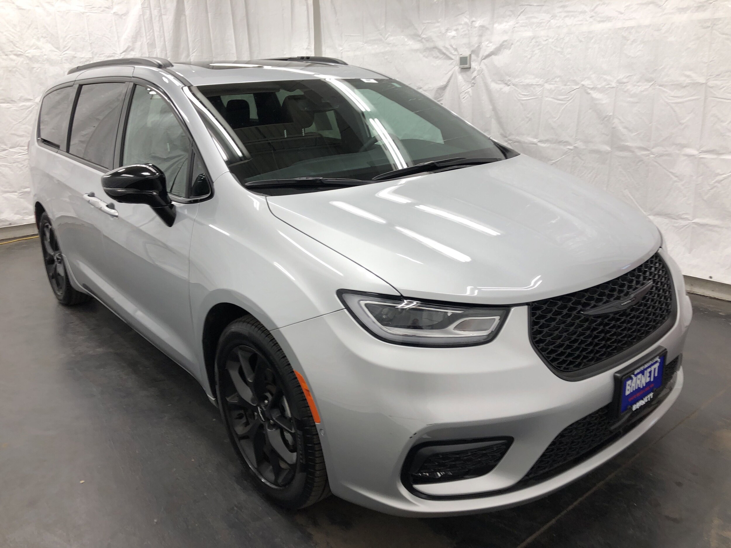 2024 Chrysler Pacifica Limited photo 2