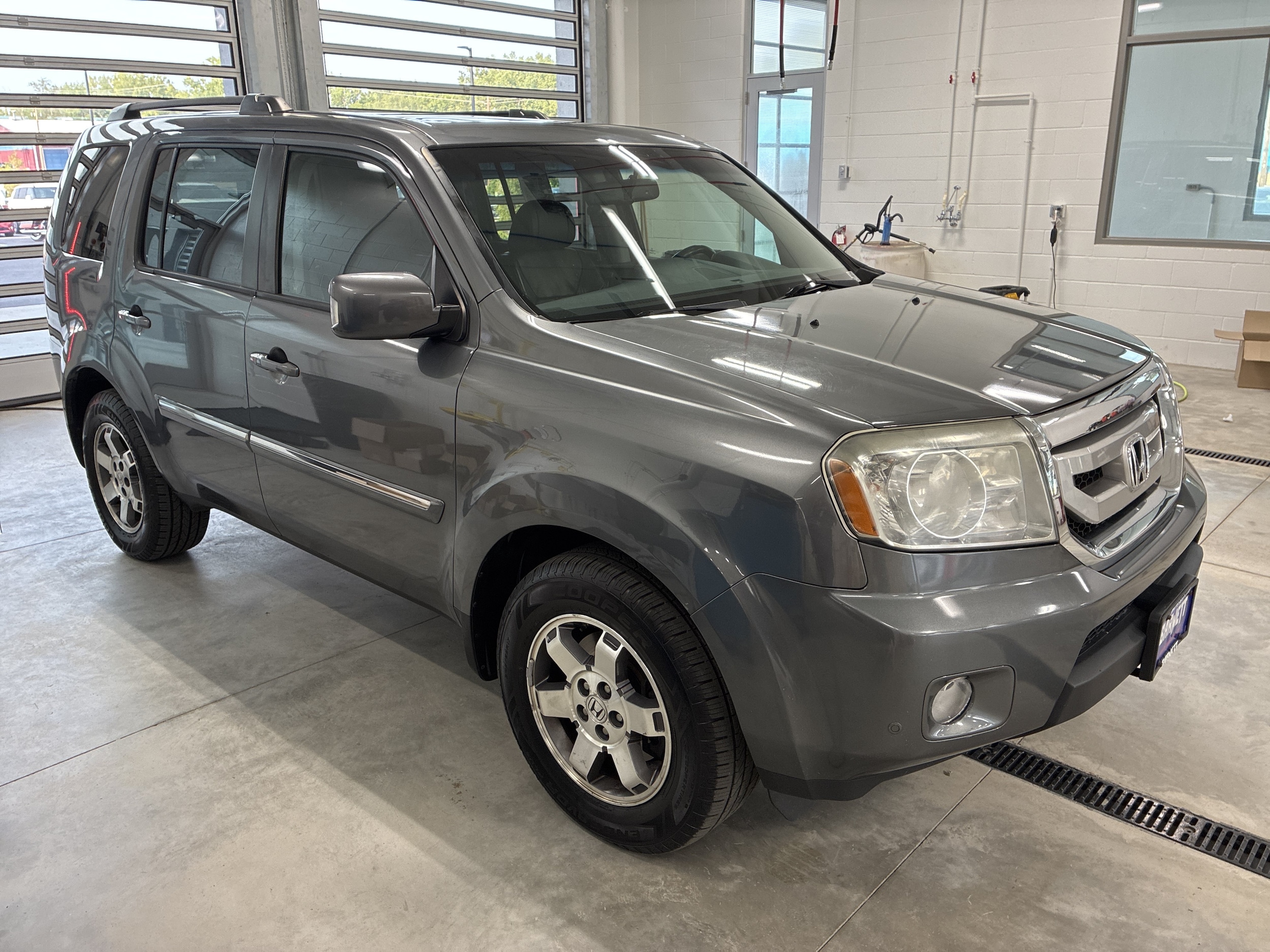 Used 2011 Honda Pilot Touring with VIN 5FNYF4H90BB064989 for sale in Saint Paul, Minnesota