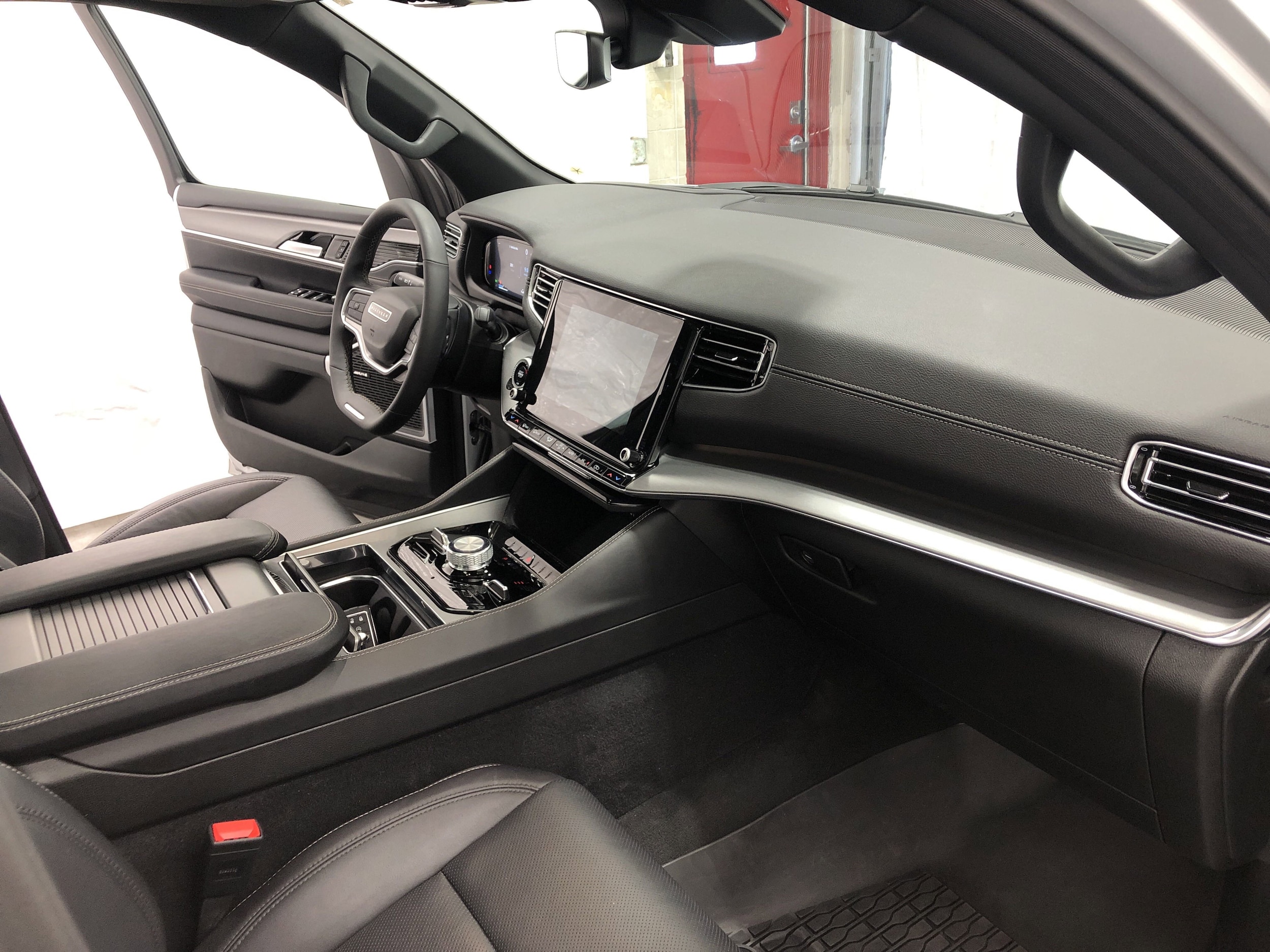 2024 Jeep Wagoneer Series II - Photo 12