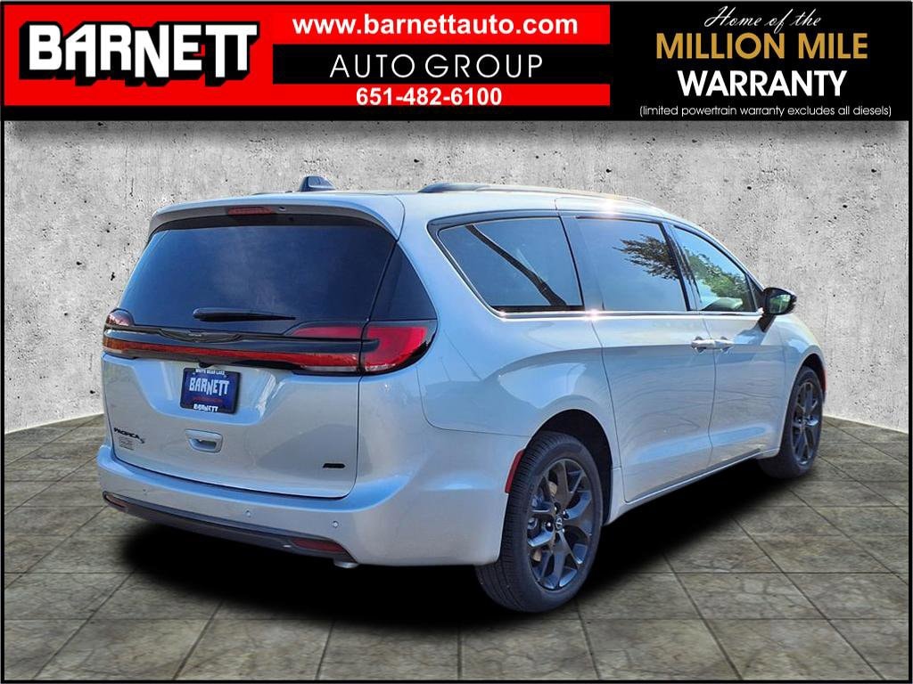 New 2026 Chrysler Pacifica SELECT AWD Passenger Van