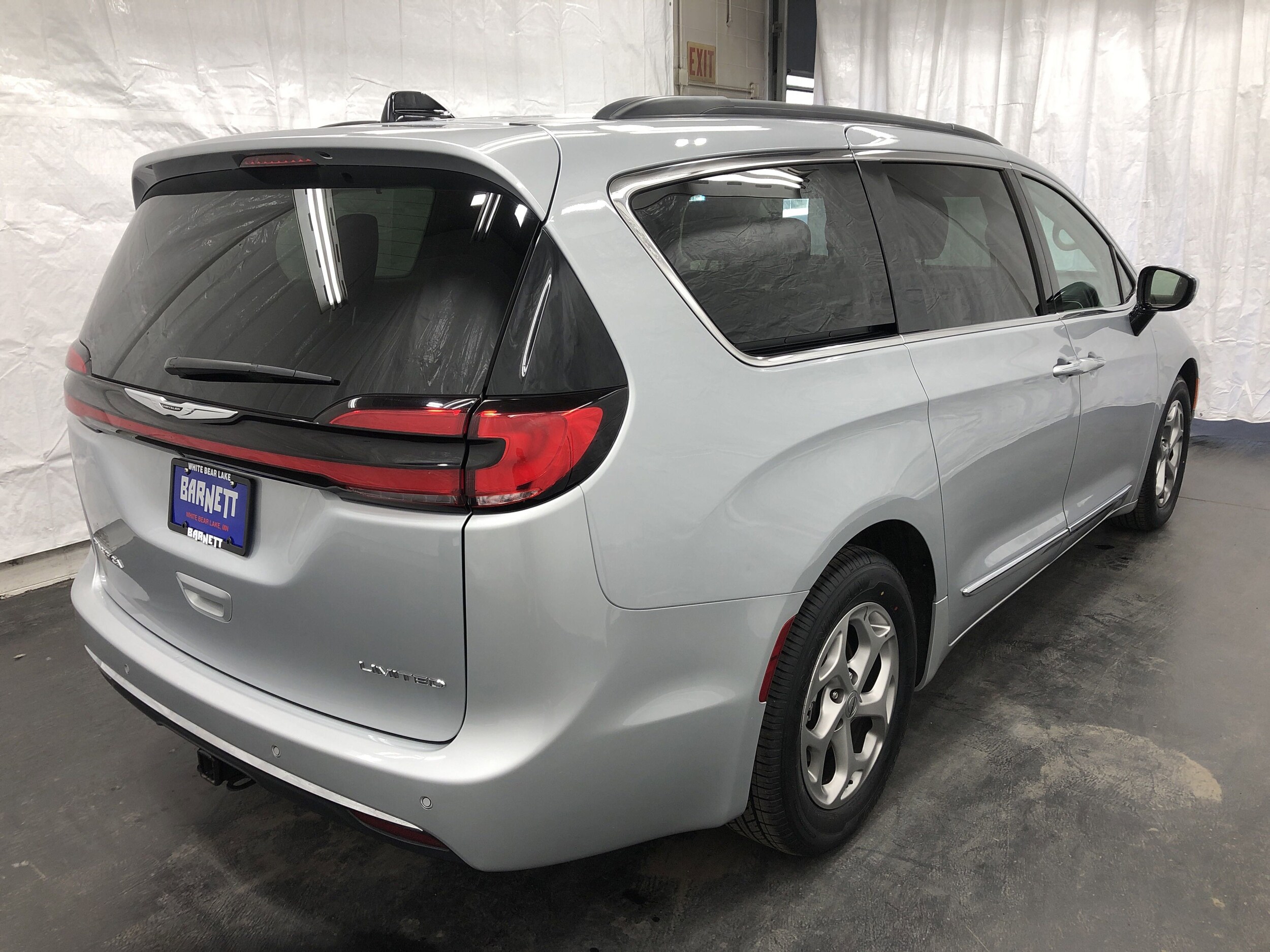 2023 Chrysler Pacifica Limited photo 3