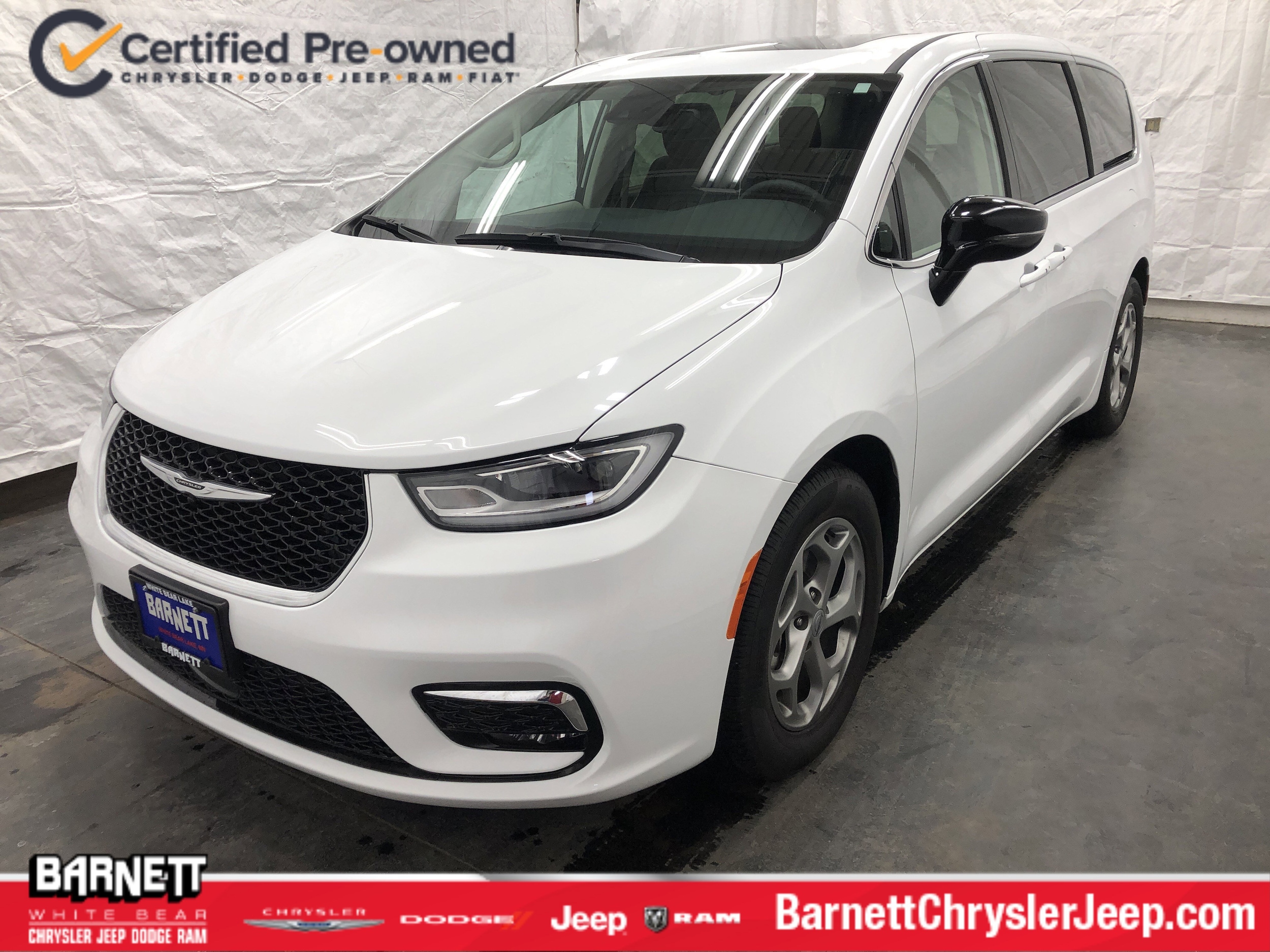2024 Chrysler Pacifica Limited's photo