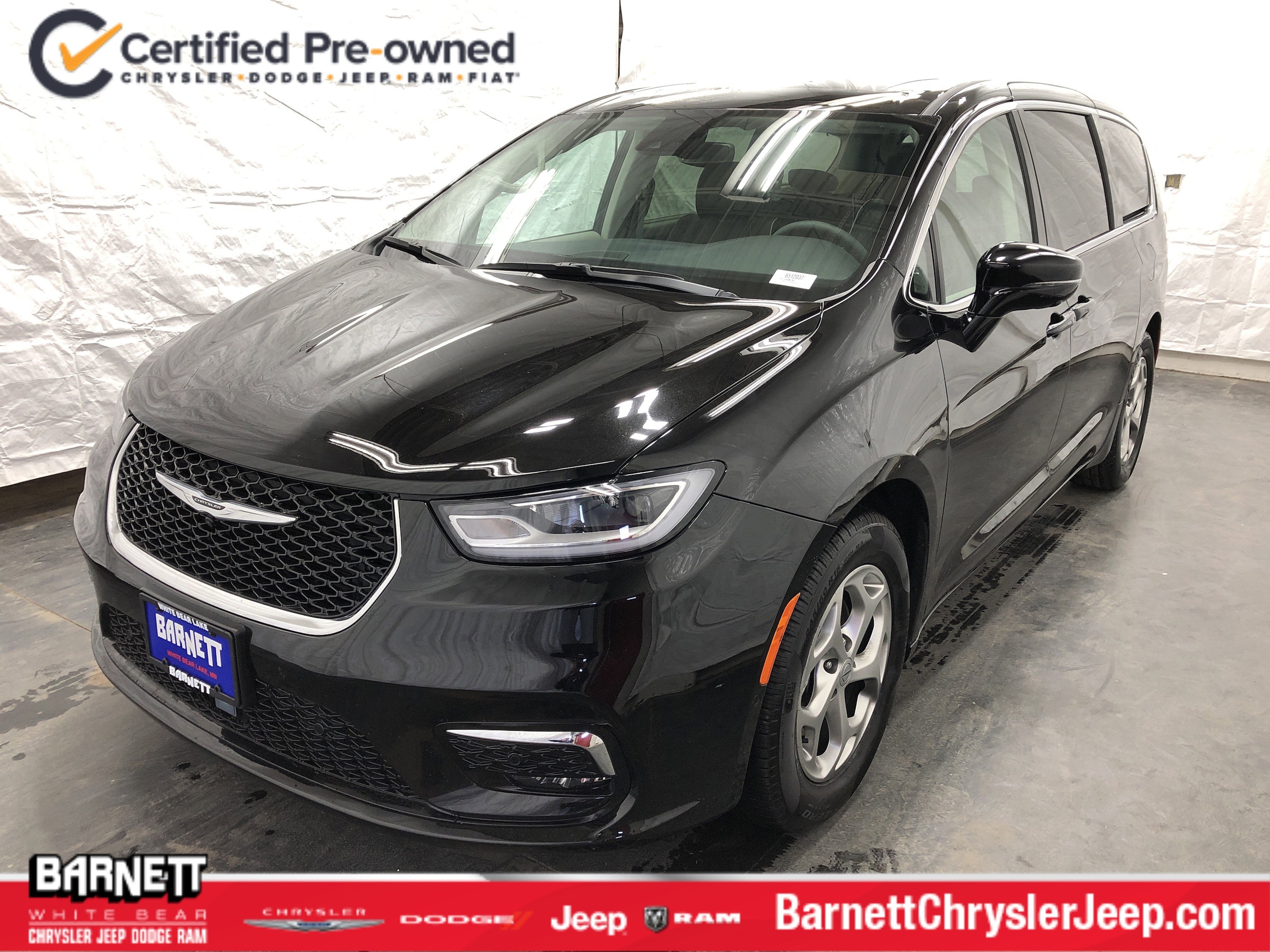 2024 Chrysler Pacifica Limited's photo