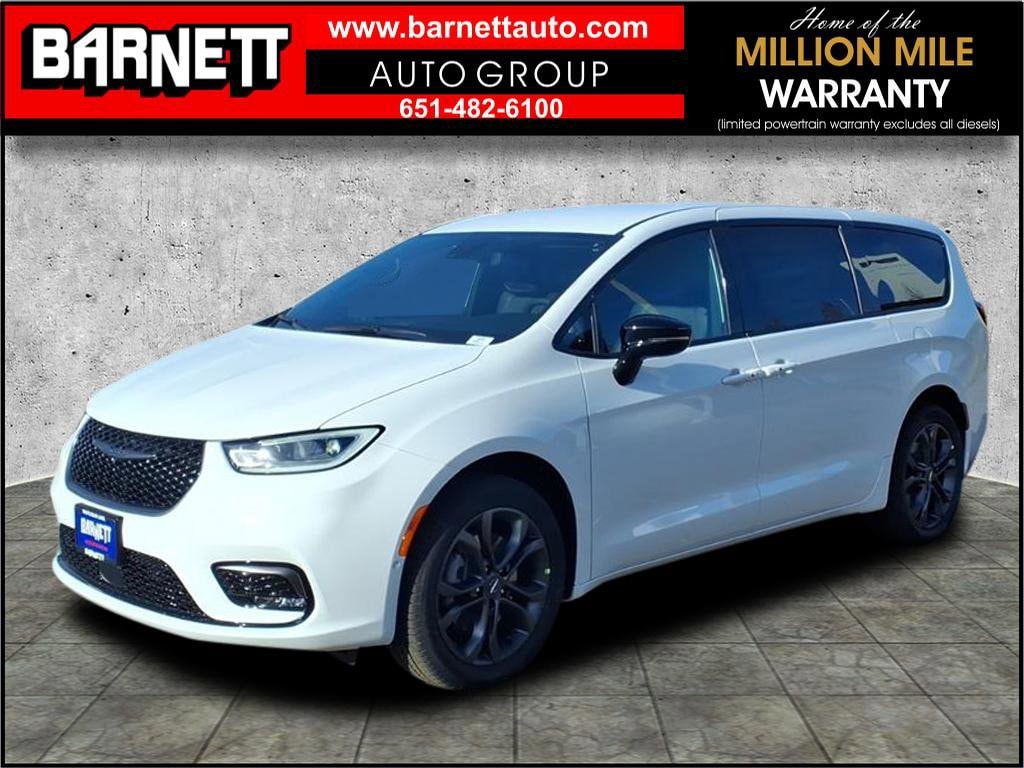 2026 Chrysler Pacifica Select's photo