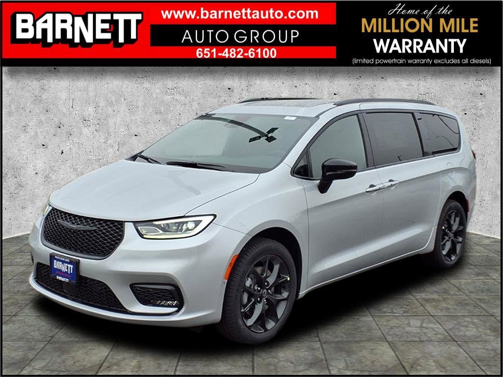 2026 Chrysler Pacifica Limited's photo