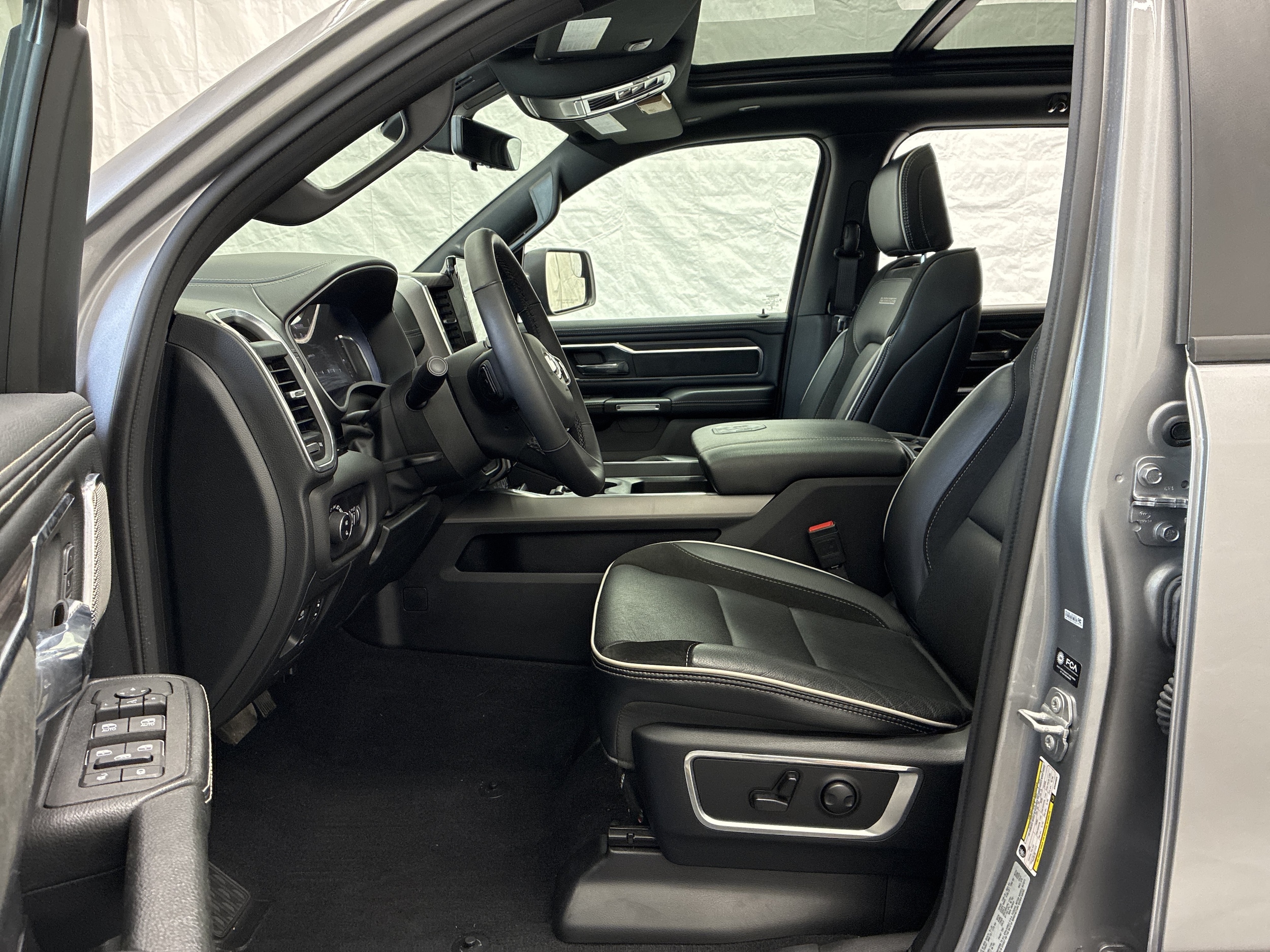 2025 RAM Ram 1500 Pickup Laramie - Photo 16