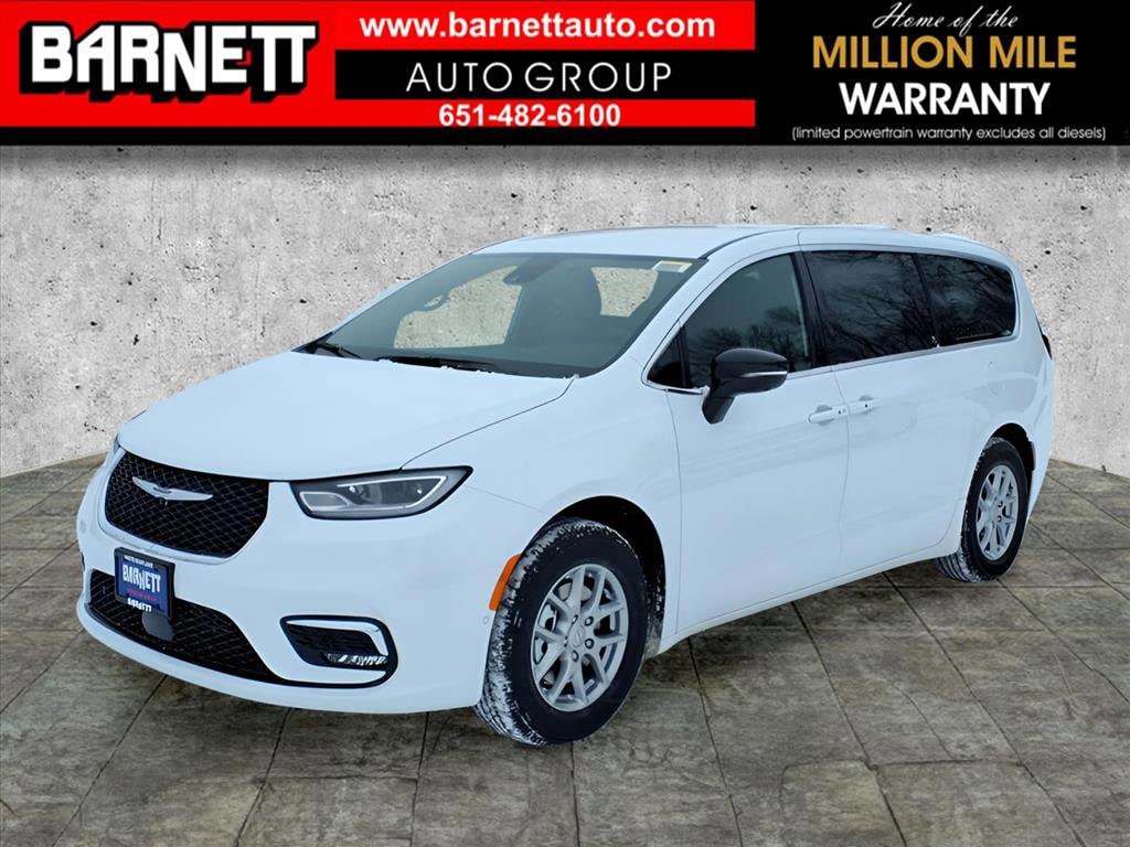 2026 Chrysler Pacifica Select's photo