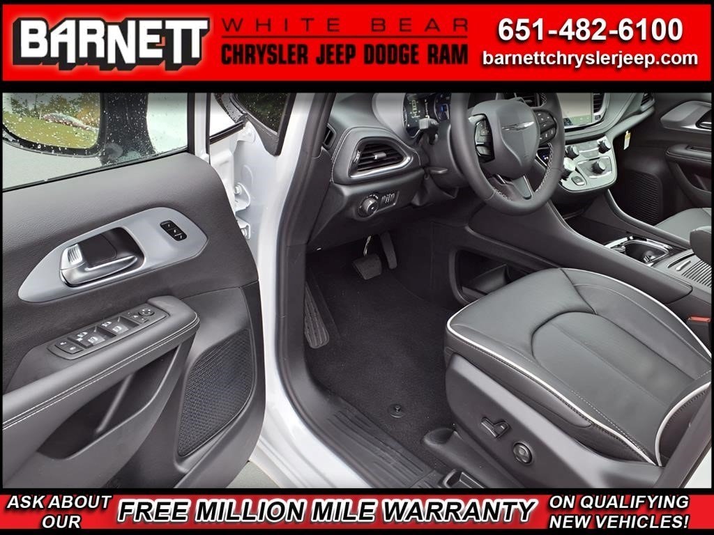 2026 Chrysler Pacifica Limited - Photo 6
