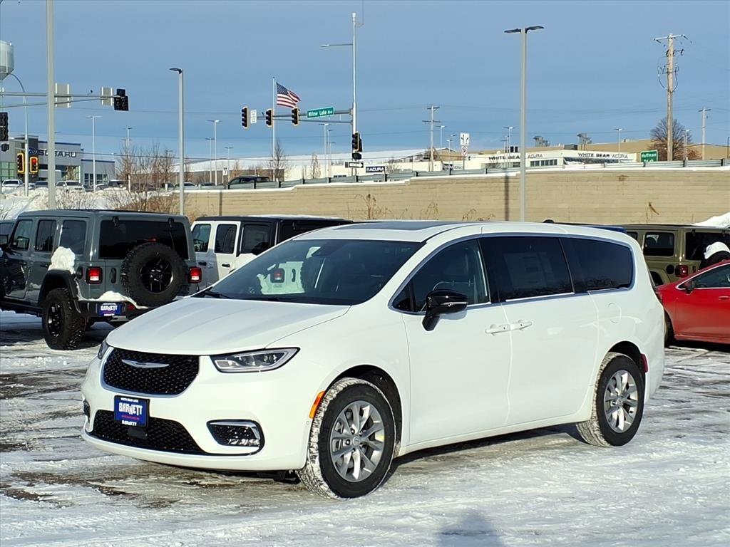 2026 Chrysler Pacifica Limited's photo