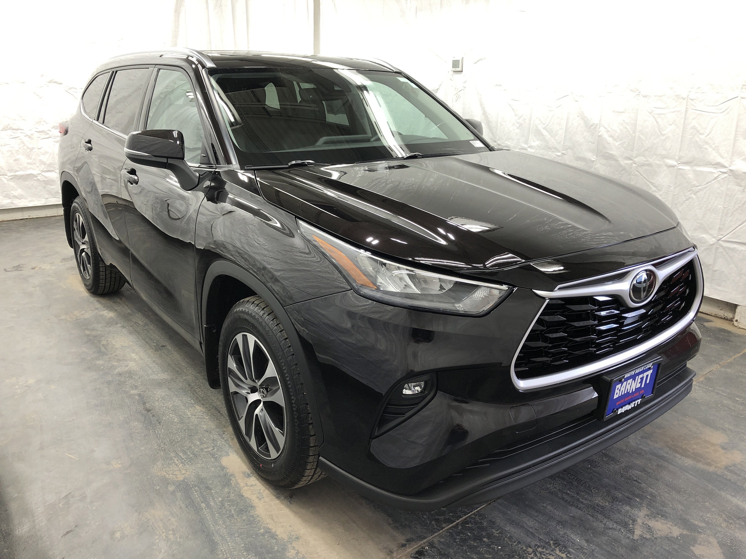 Used 2020 Toyota Highlander XLE with VIN 5TDHZRBH3LS024844 for sale in White Bear Lake, Minnesota