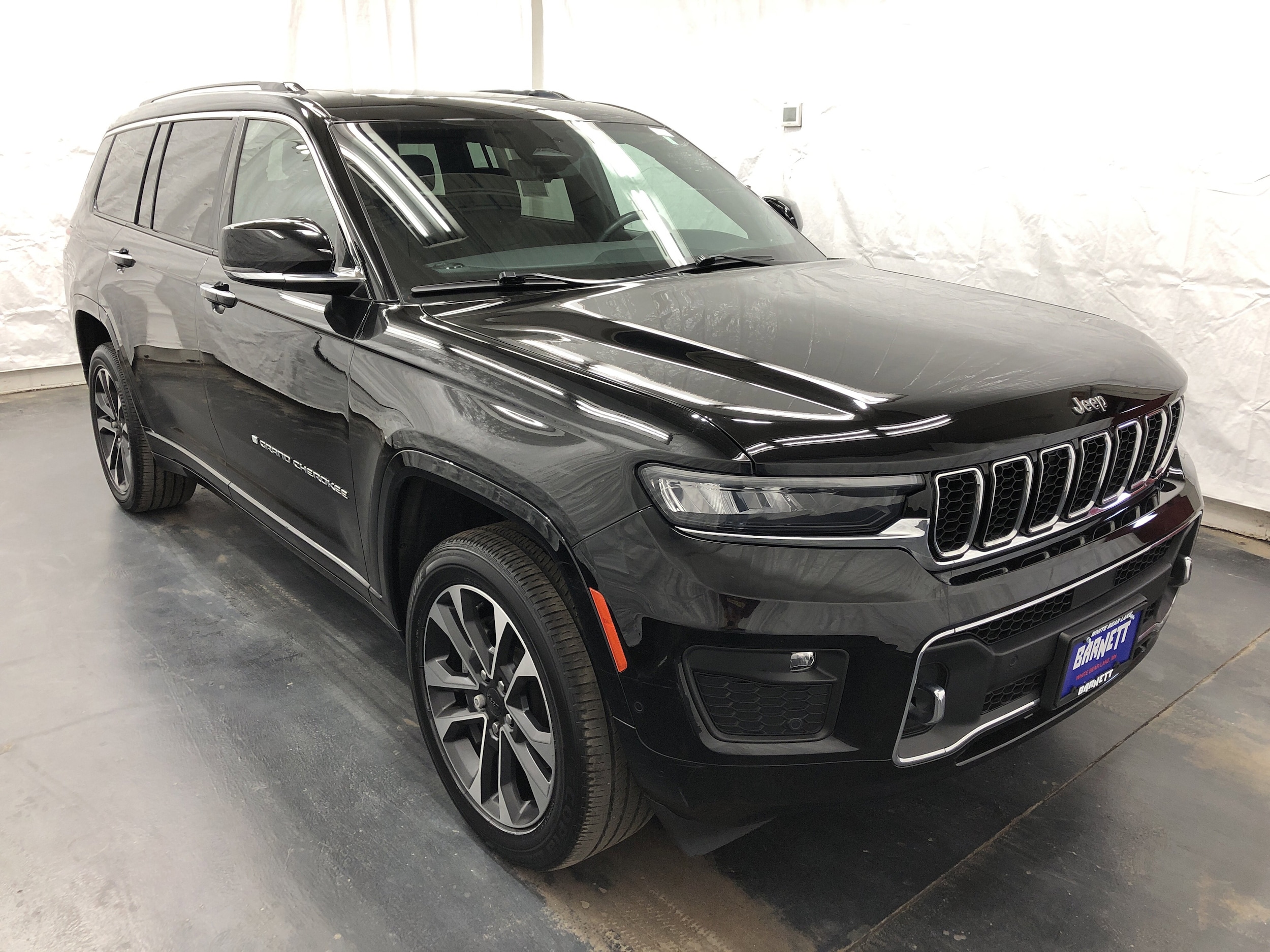 2021 Jeep Grand Cherokee Overland photo 2