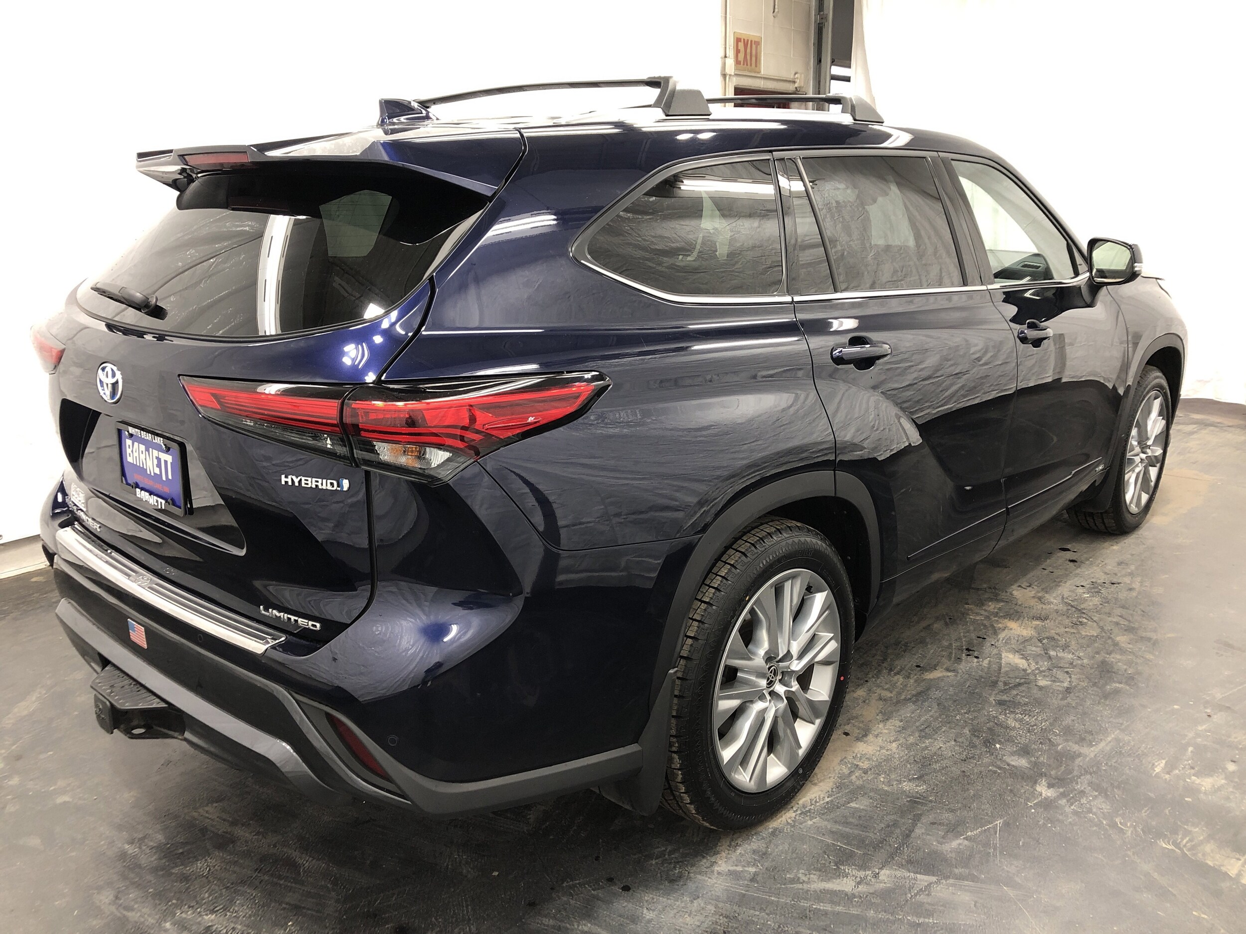 2022 Toyota Highlander Hybrid Limited photo 2